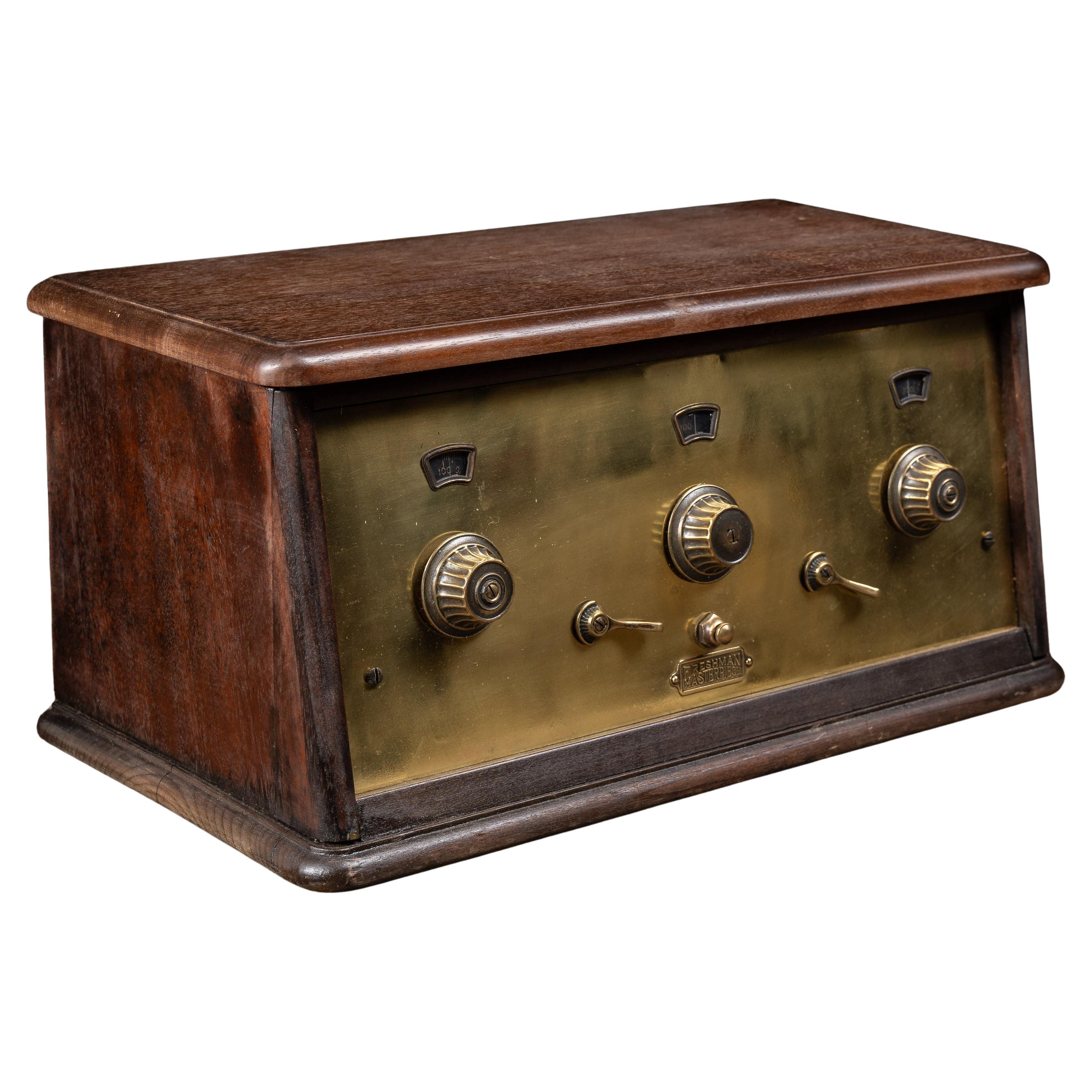 Radio de table antique "Masterpiece" 6F6 à 5 tubes par Freshman en vente