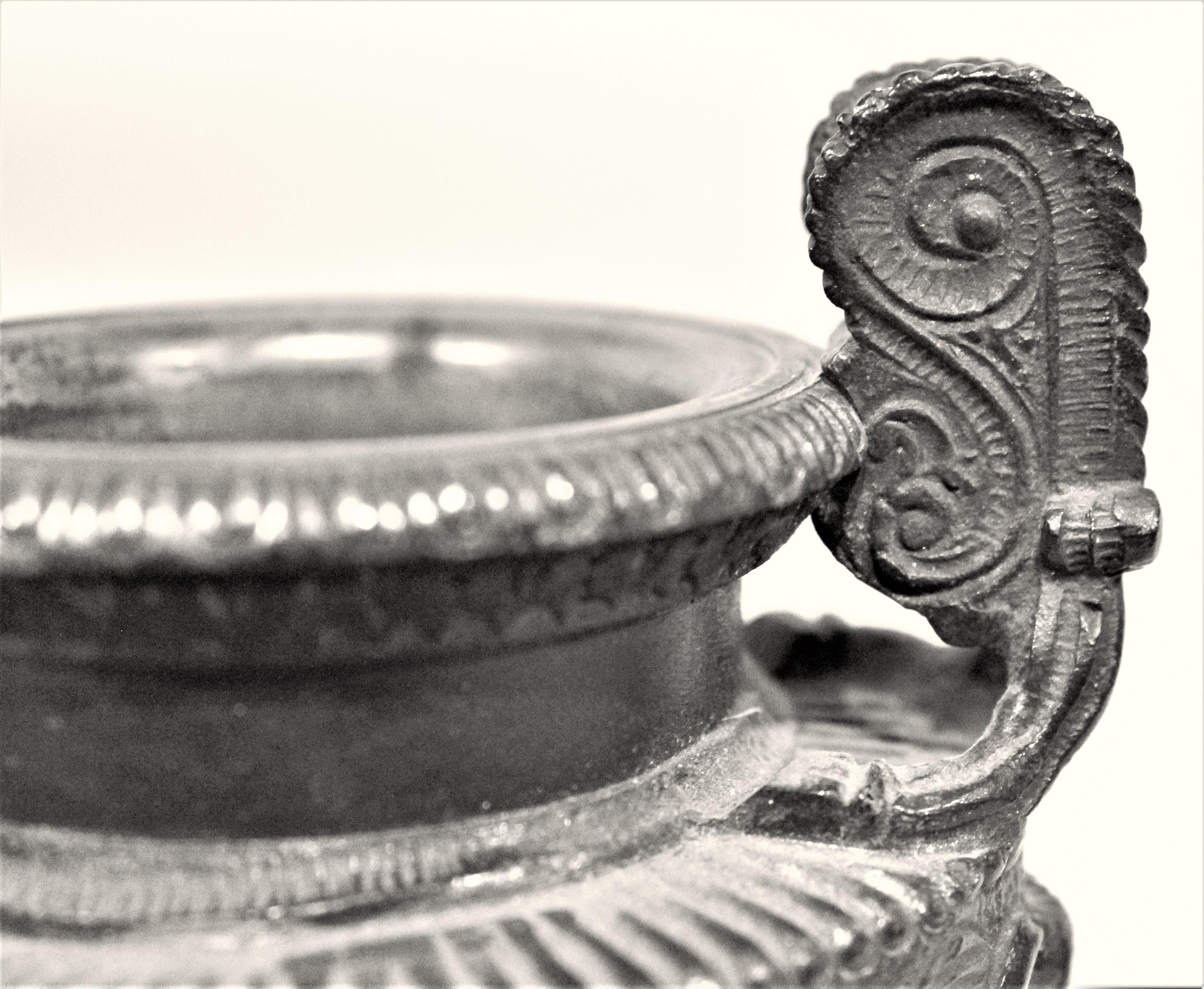 Pair of Antique Cast Bronze and Polished Slate Pedestal Urns, or Garnitures For Sale 3