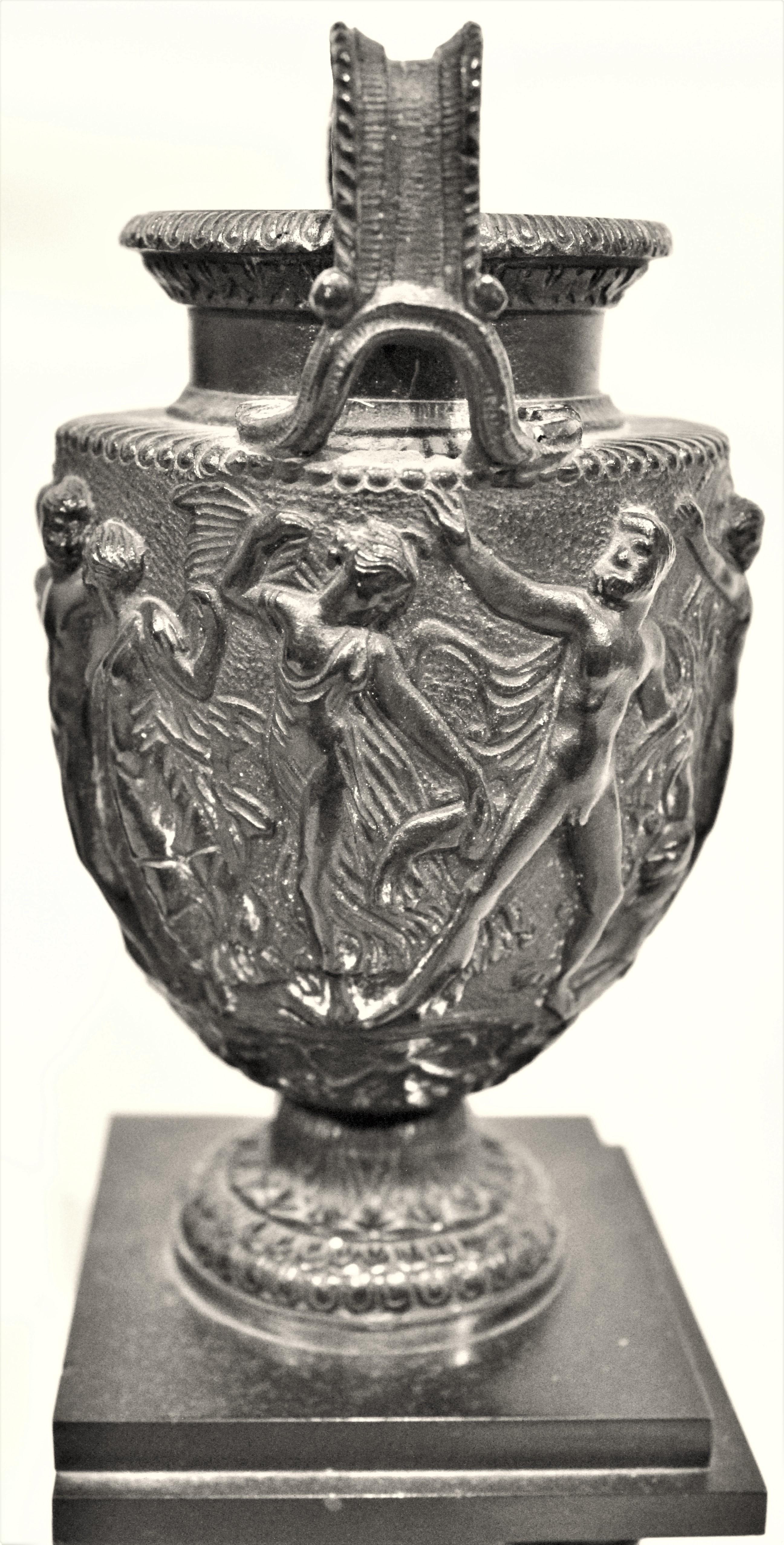 Pair of Antique Cast Bronze and Polished Slate Pedestal Urns, or Garnitures For Sale 1