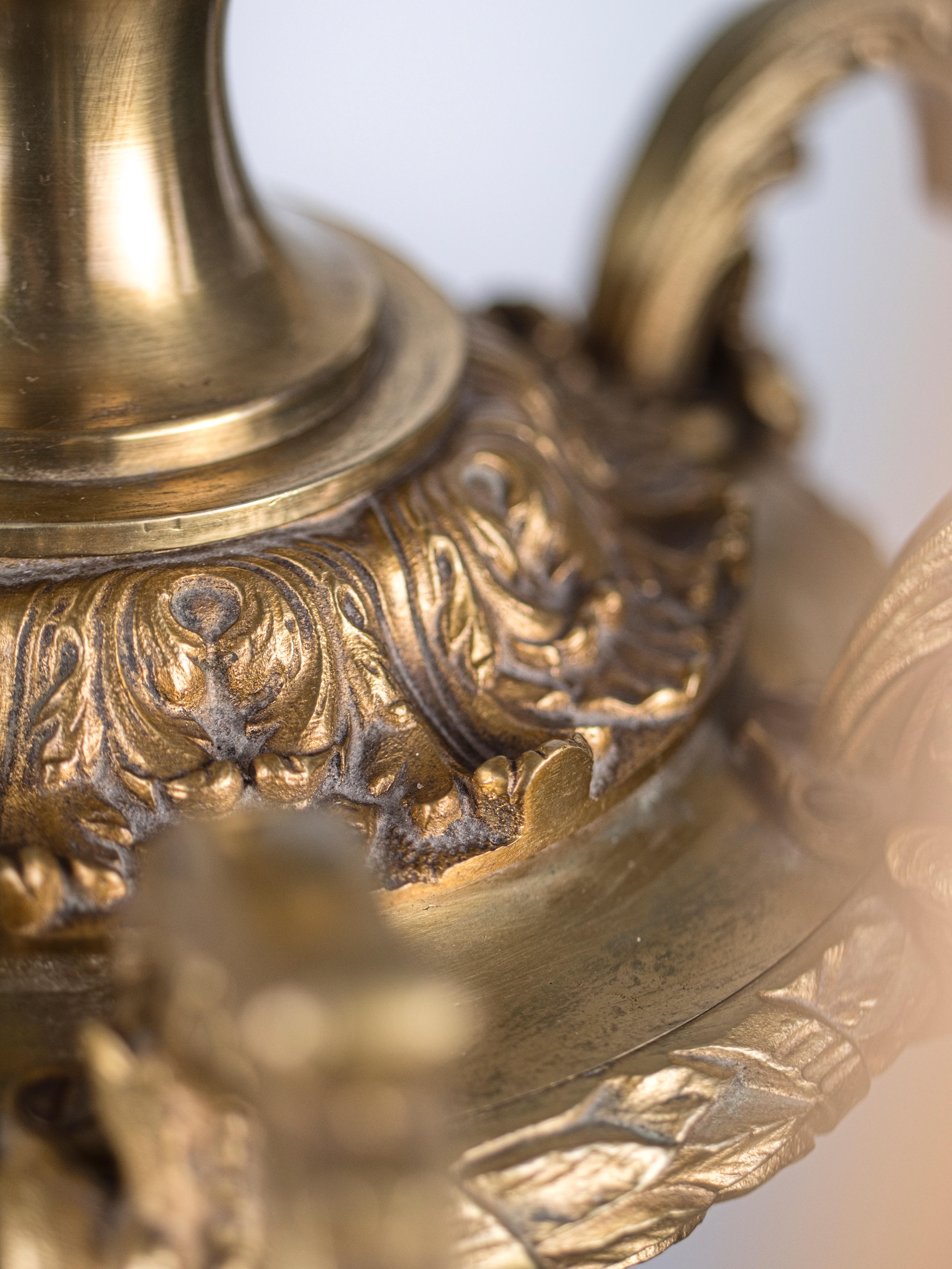 Antiker Mazarin-Kronleuchter. Vergoldete Bronze (Barock) im Angebot