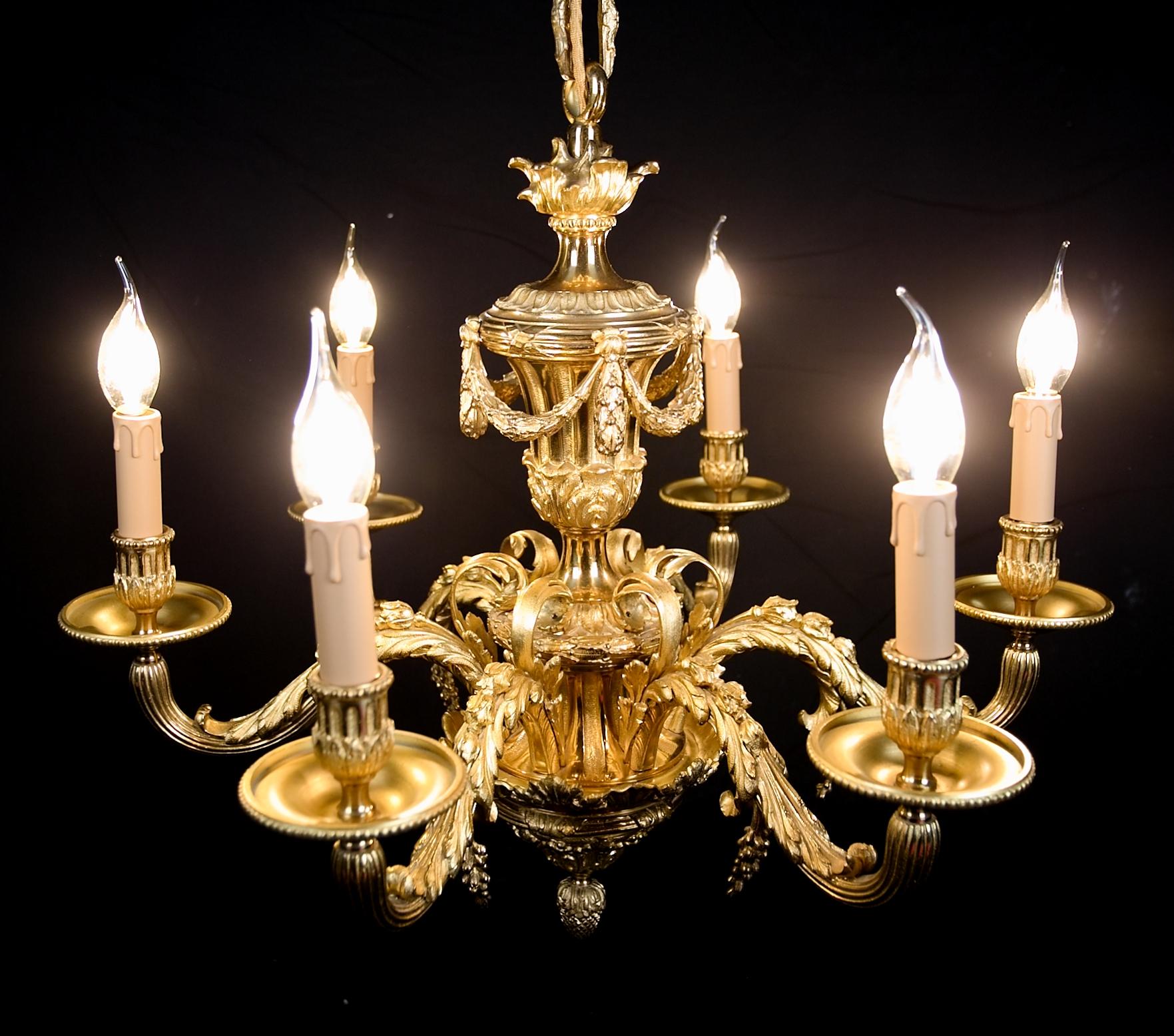 Antique Mazarin gilt bronze chandelier

Six-arm luxury chandelier made of gilded bronze after total restoration. - completely new electrical installation: new wiring, new sheaths and a new supply cable with fabric braiding in the old style, but