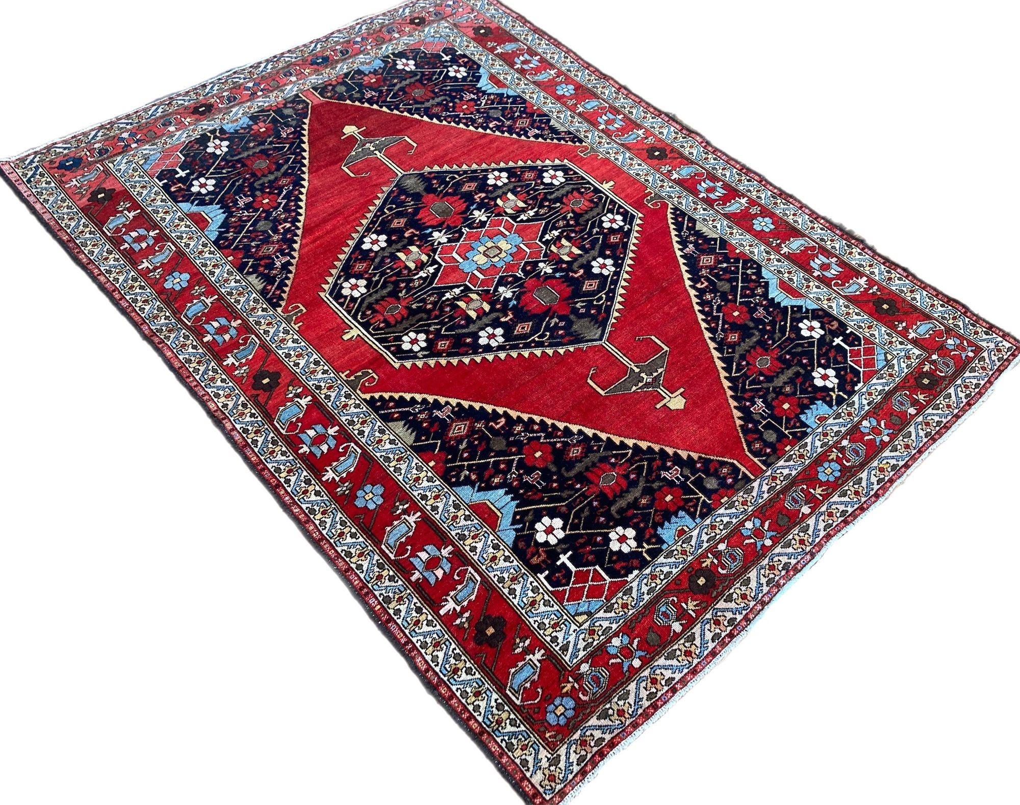 Antiker Mazlagan-Teppich 1,87 m x 1,41 m, antik im Zustand „Gut“ im Angebot in St. Albans, GB