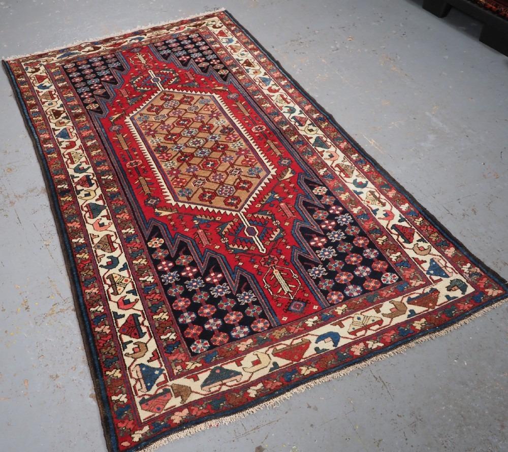 Un bon tapis de village 