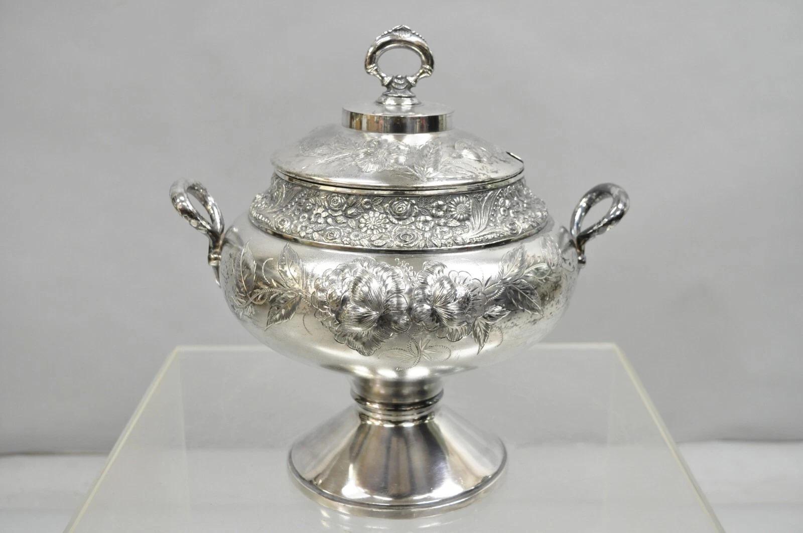 Antigua sopera Mead & Robbins Victorian Silver Plated Floral Repousse Fancy Soup Tureen en venta 6