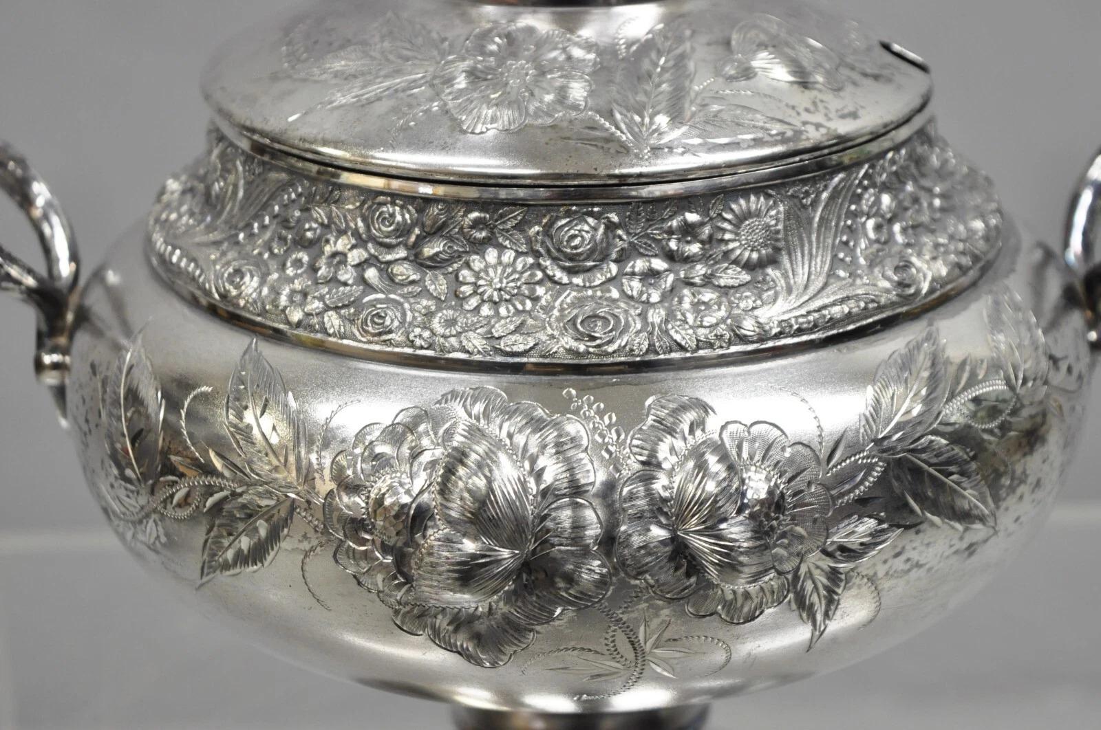 Antigua sopera Mead & Robbins Victorian Silver Plated Floral Repousse Fancy Soup Tureen con pequeño monograma 