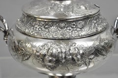 Antica zuppiera Mead & Robbins vittoriana placcata in argento con fiori di repousse