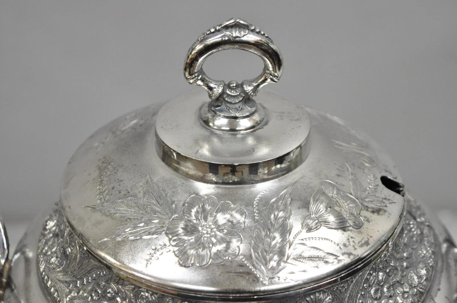 Antigua sopera Mead & Robbins Victorian Silver Plated Floral Repousse Fancy Soup Tureen Victoriano en venta