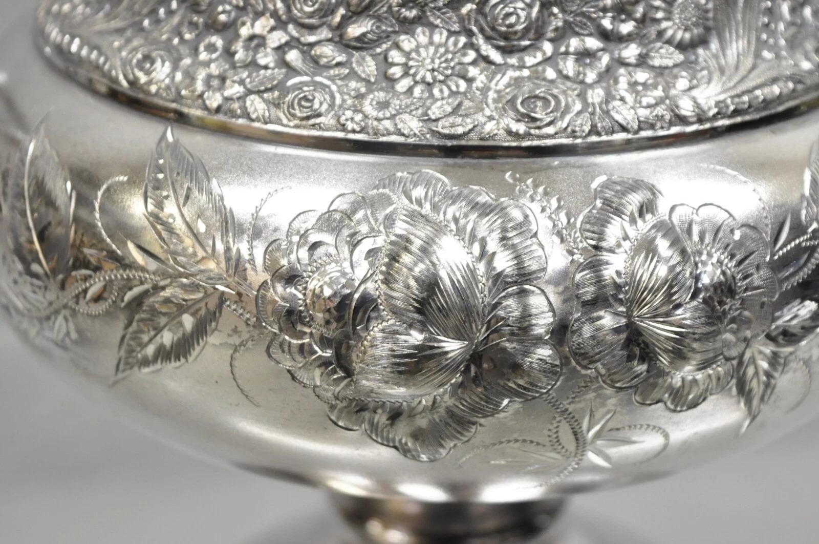 Antigua sopera Mead & Robbins Victorian Silver Plated Floral Repousse Fancy Soup Tureen Desconocido en venta