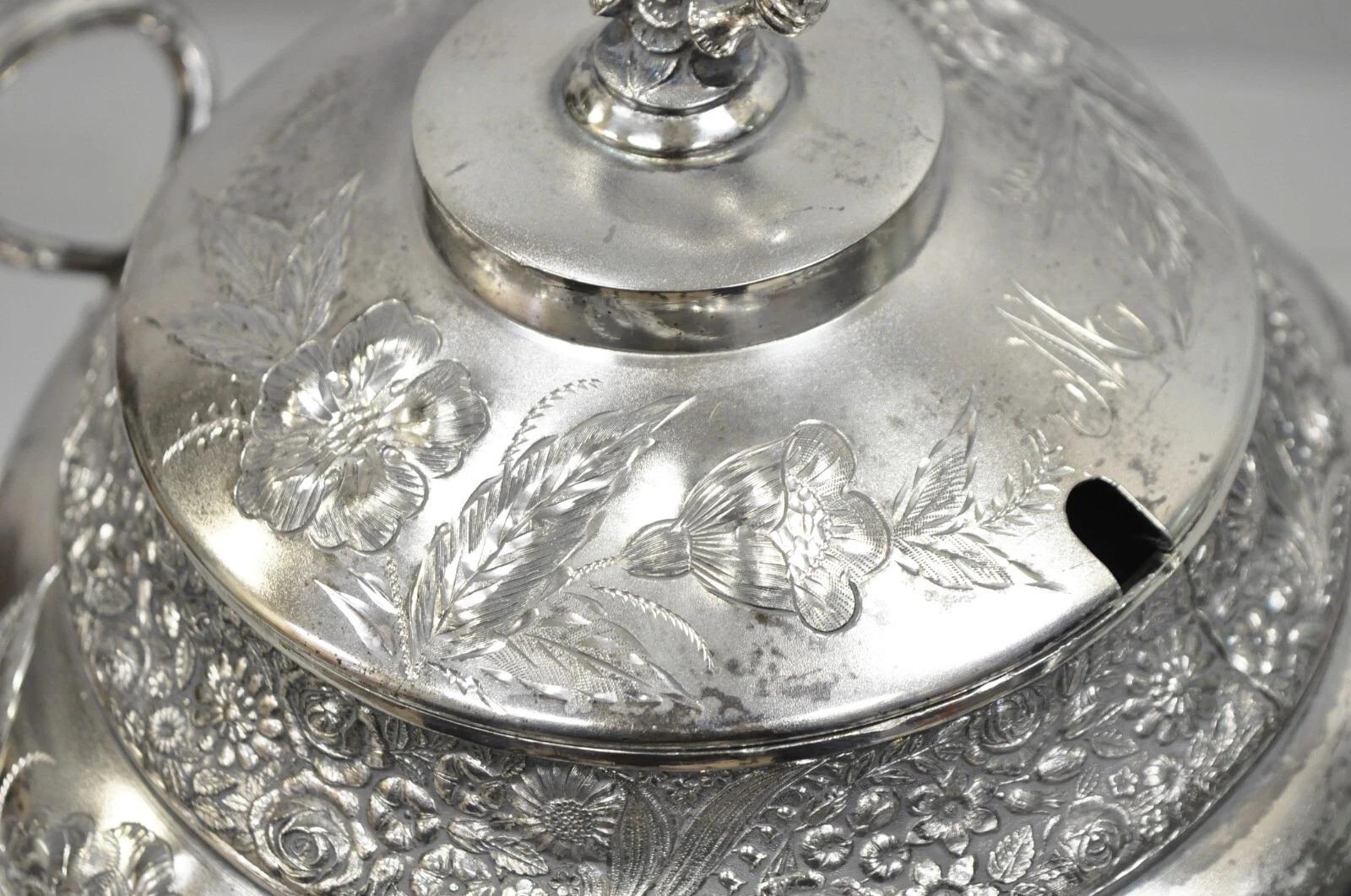 Antigua sopera Mead & Robbins Victorian Silver Plated Floral Repousse Fancy Soup Tureen en Bueno estado para la venta en Philadelphia, PA