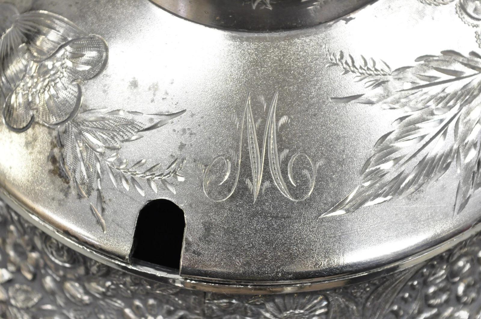 Antigua sopera Mead & Robbins Victorian Silver Plated Floral Repousse Fancy Soup Tureen siglo XX en venta