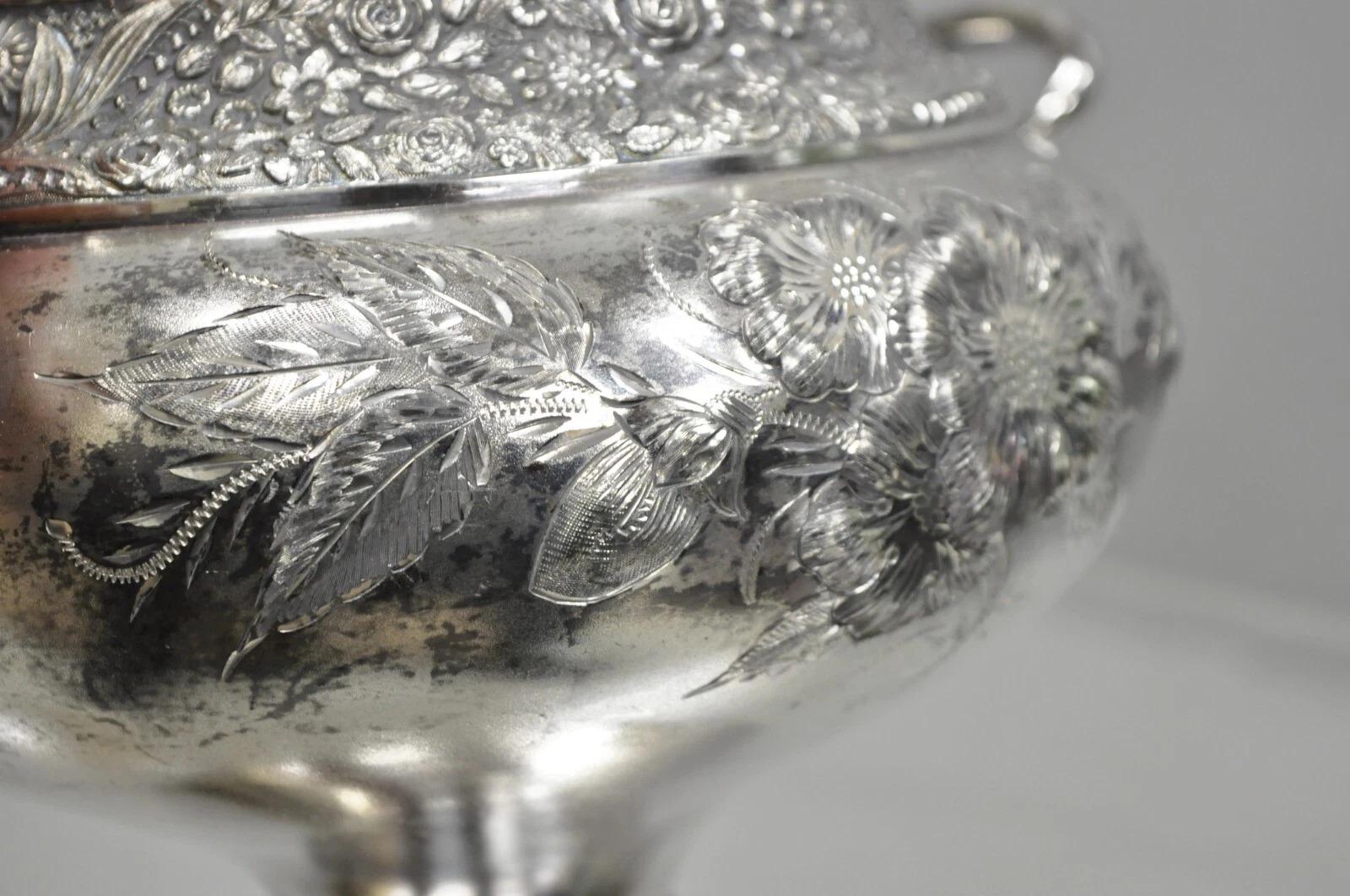 Antigua sopera Mead & Robbins Victorian Silver Plated Floral Repousse Fancy Soup Tureen Chapado en plata en venta
