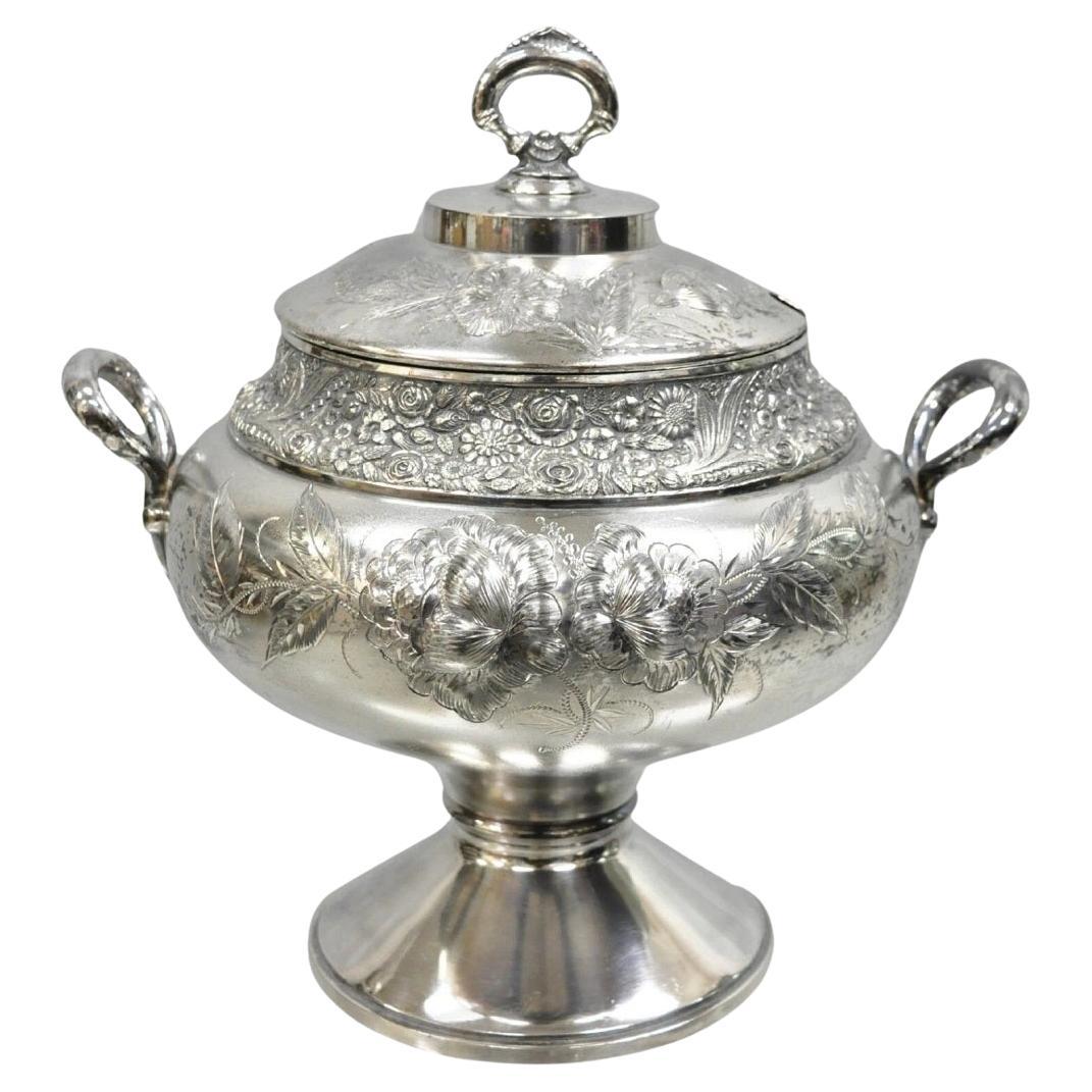 Antigua sopera Mead & Robbins Victorian Silver Plated Floral Repousse Fancy Soup Tureen en venta