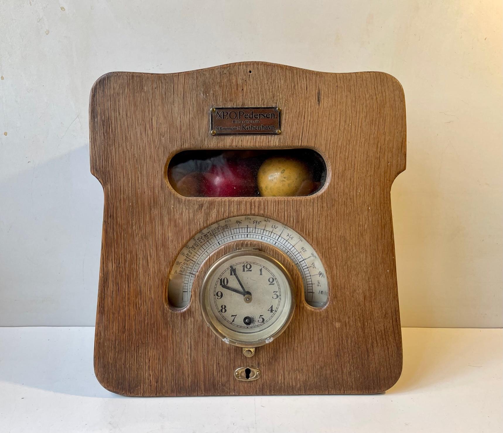 Antike mechanische Billiard-Uhr aus Eiche mit Timer von P. O. Pedersen Kopenhagen (Art déco) im Angebot