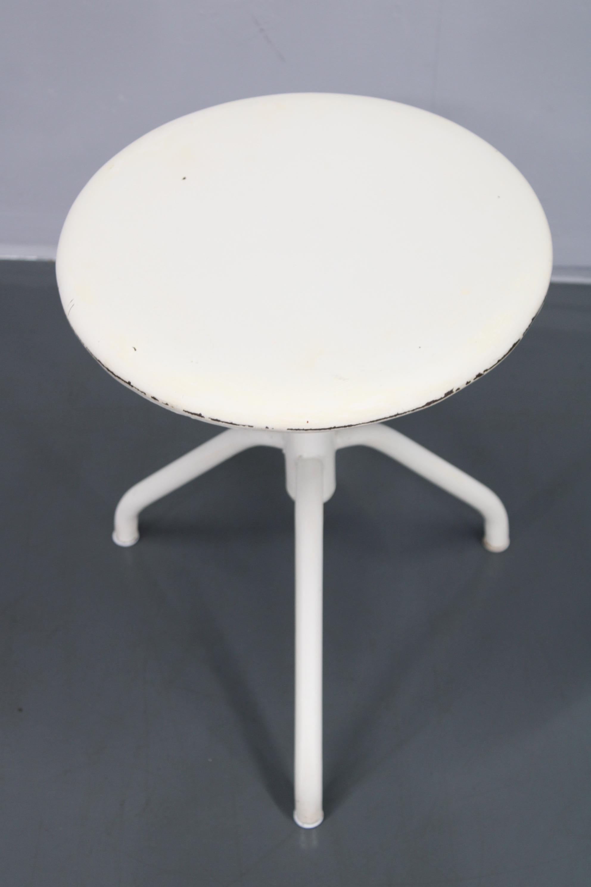 Mid-Century Modern Tabouret médical ancien pivotant et réglable en vente