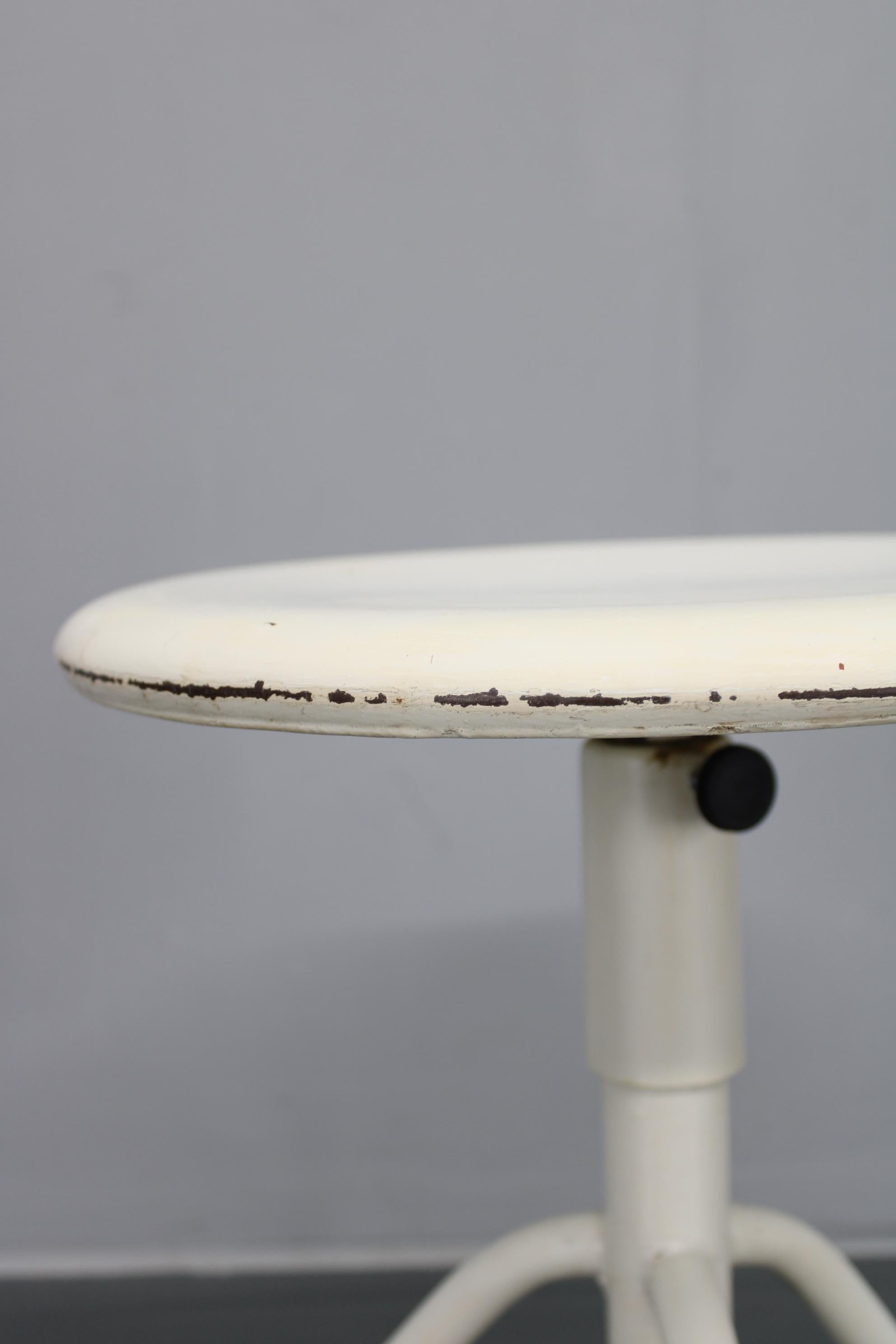 Européen Tabouret médical ancien pivotant et réglable en vente