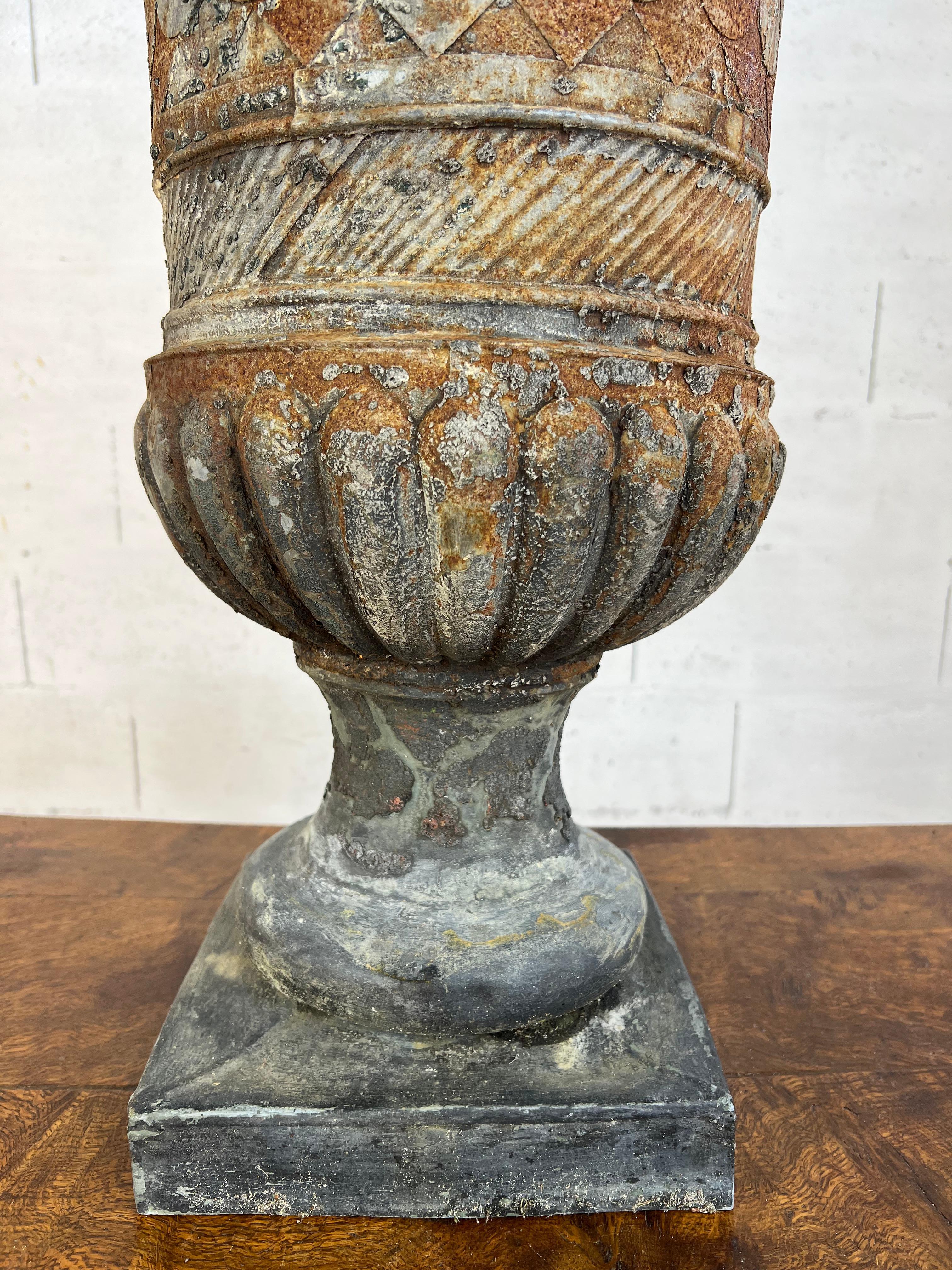 Autre Vase ancien en tôle patinée en forme de Médicis - 19ème siècle en vente