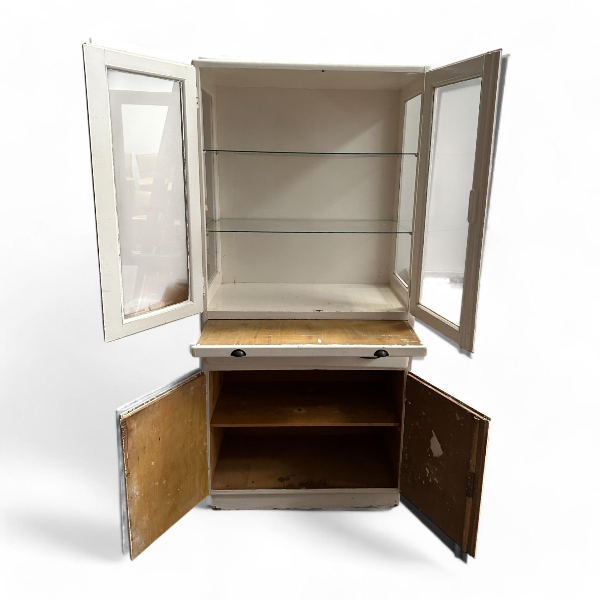 Antique Medicine Cabinet In Good Condition For Sale In Los Angeles, CA