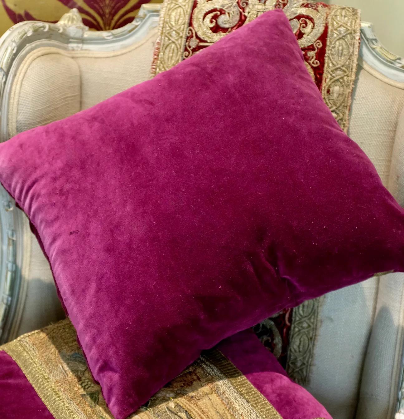 Brodé Panneau brodé médiéval ancien  Oreiller en vente