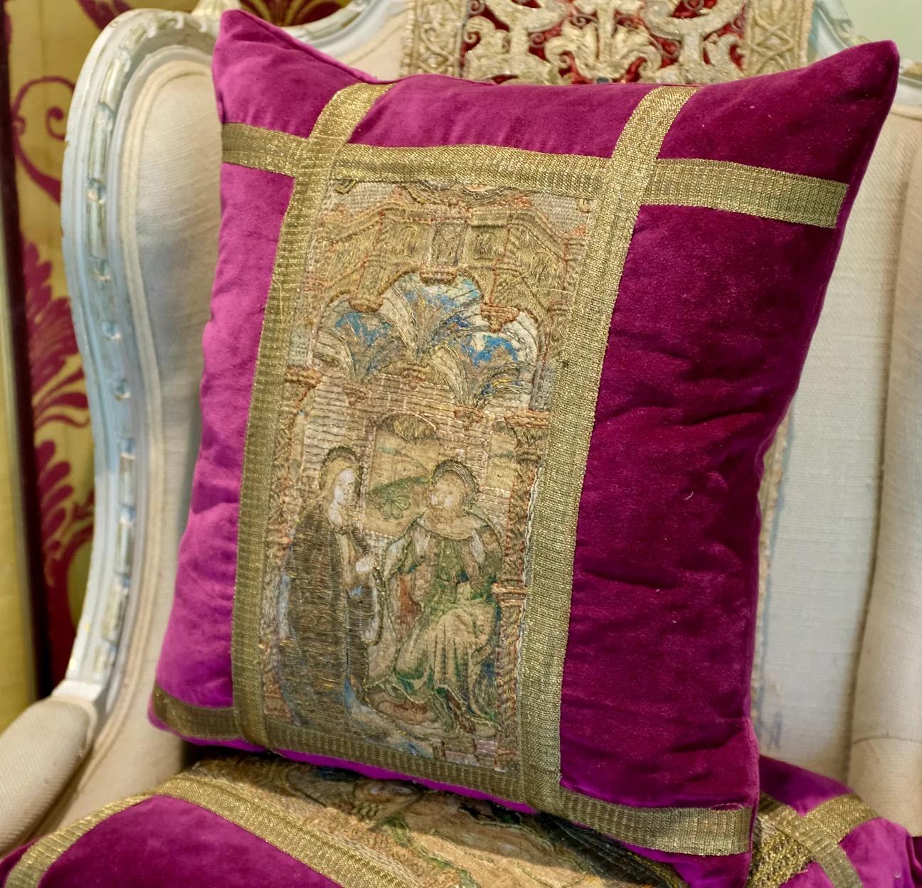 Almohada medieval antigua con panel de aguja Inglés en venta