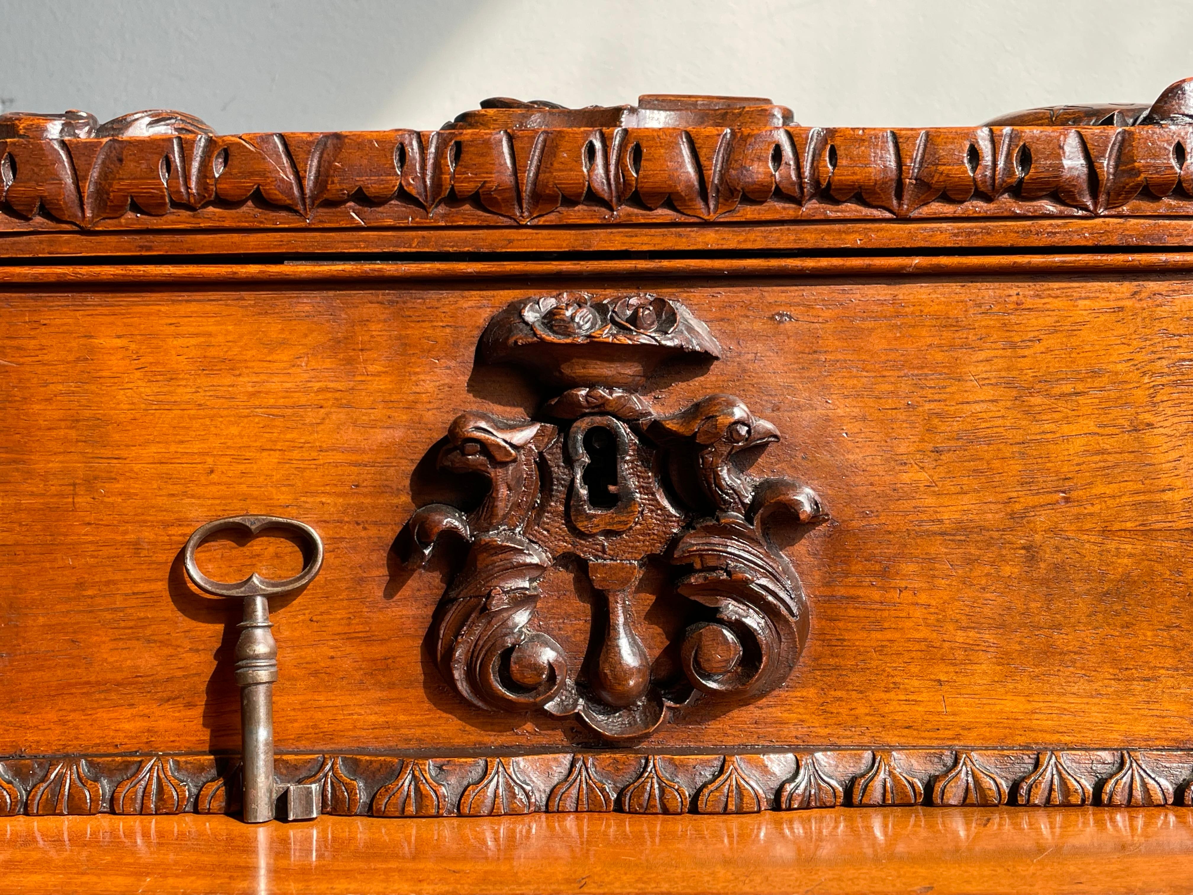 Antique Medieval Style Carved Nutwood Box w. Heraldic Coat of Arms Knight Armour For Sale 12