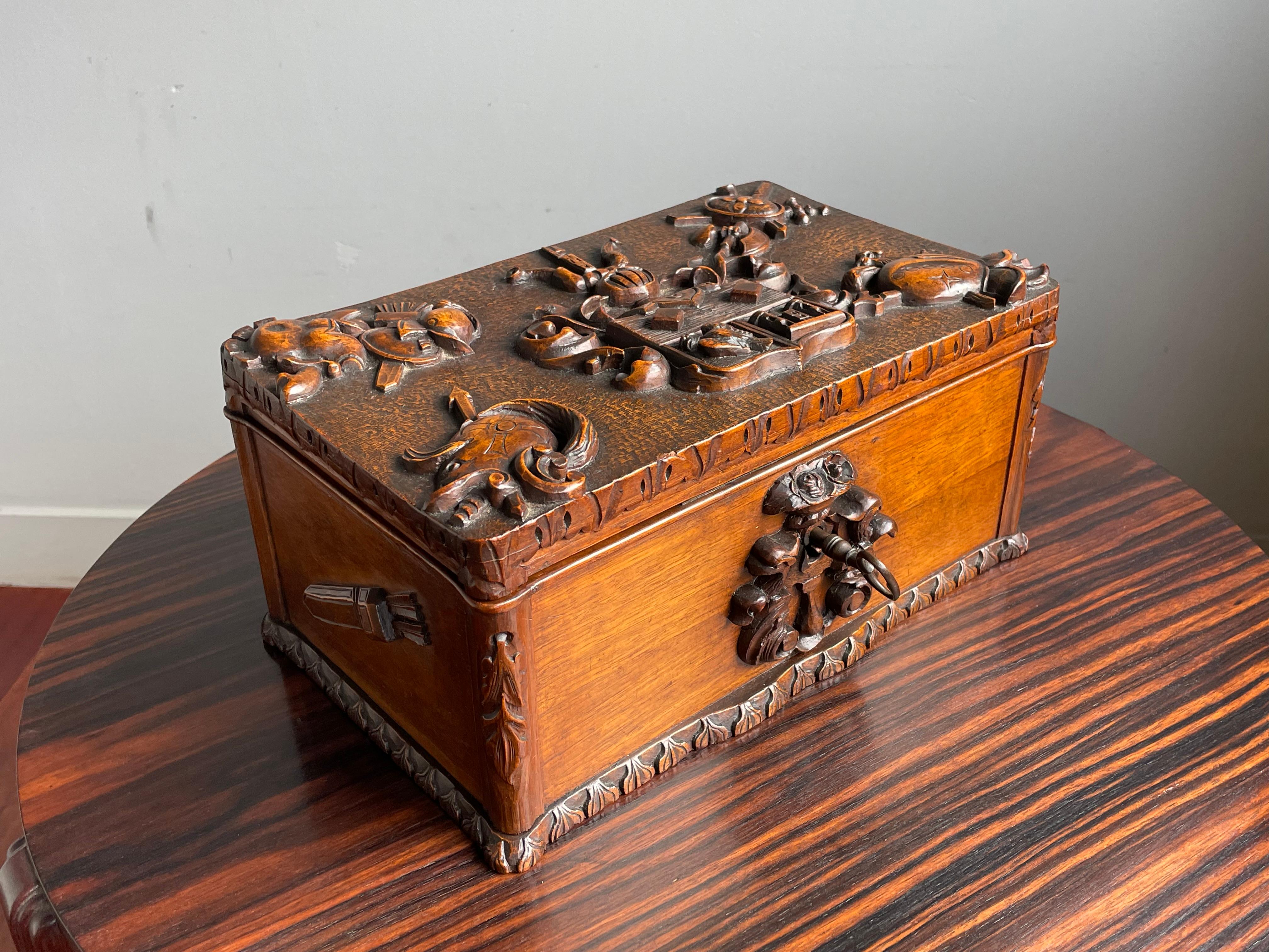 Antique Medieval Style Carved Nutwood Box w. Heraldic Coat of Arms Knight Armour For Sale 9