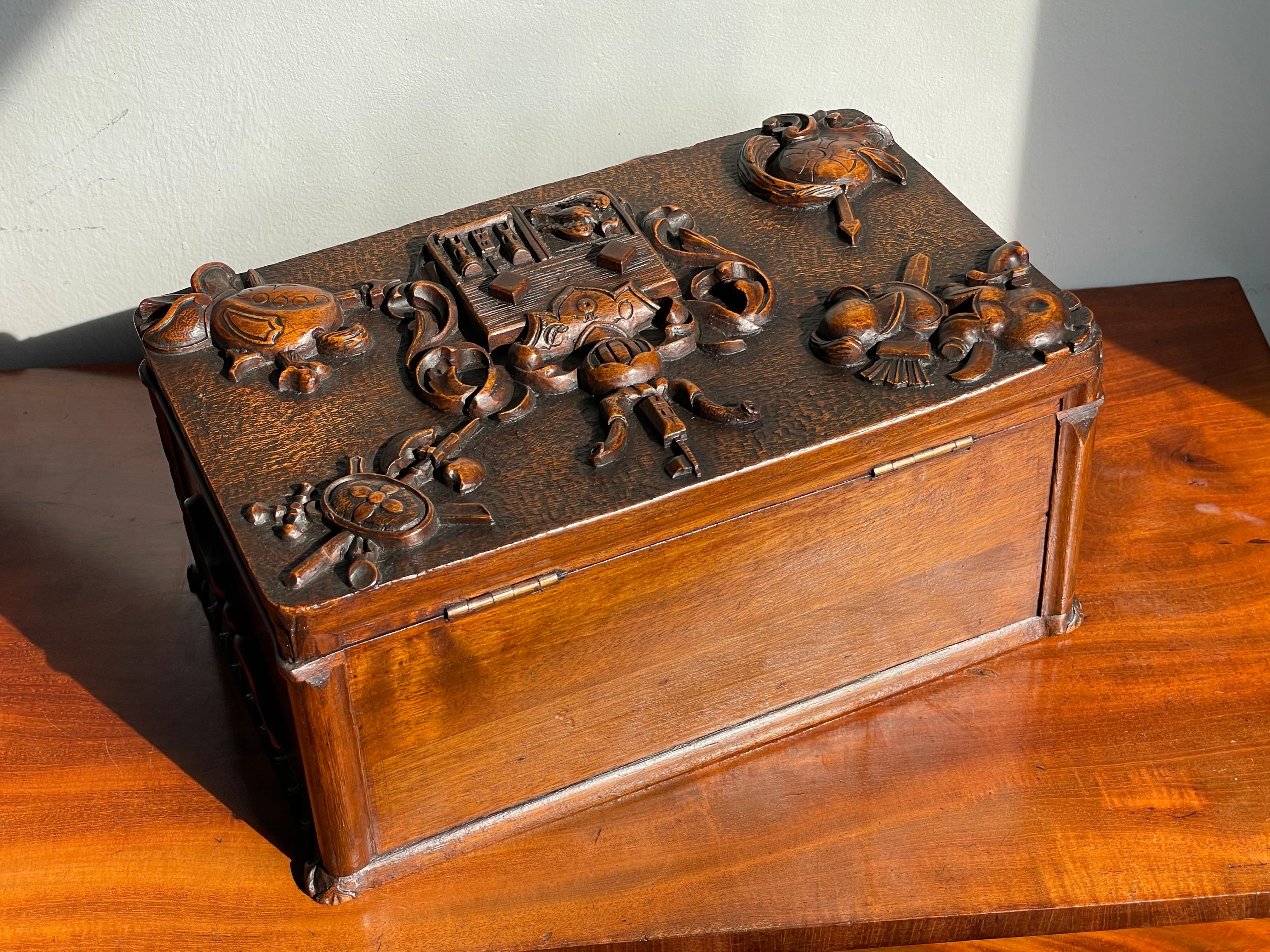 Antique Medieval Style Carved Nutwood Box w. Heraldic Coat of Arms Knight Armour For Sale 8