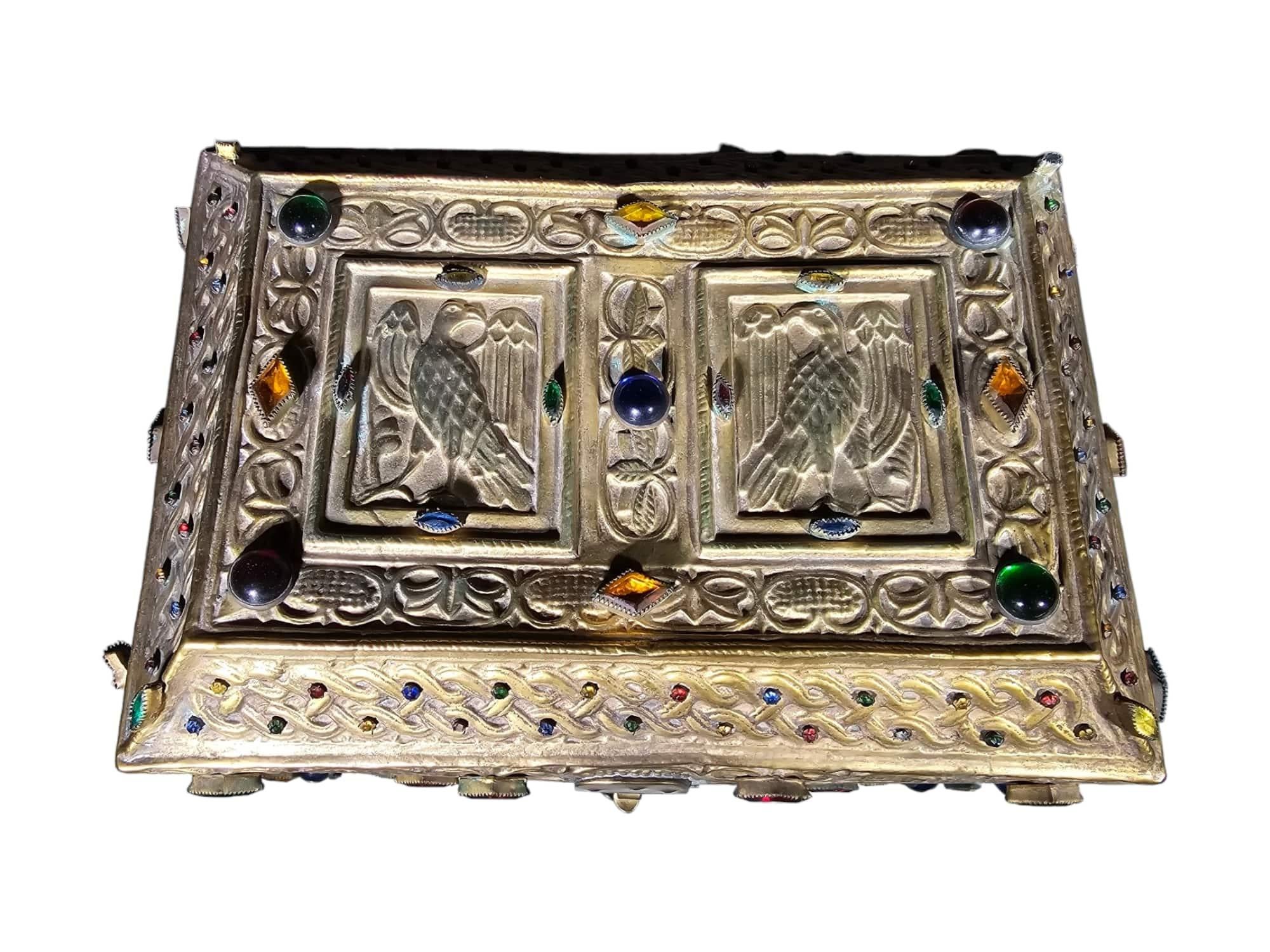 Antico cassettone in stile medievale Circa 1900 in vendita 10