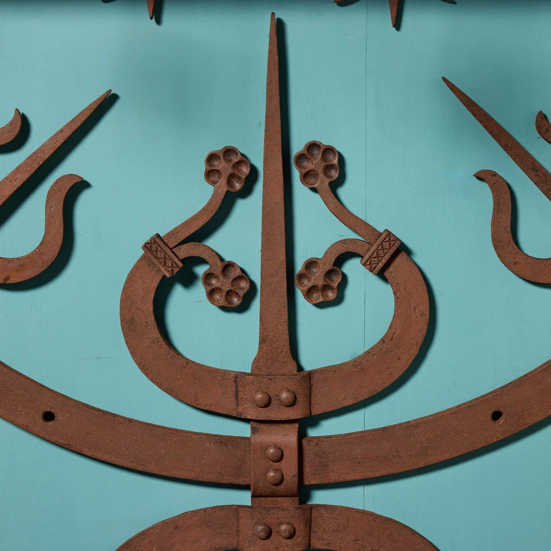 Metal Antique Medieval Style Wrought Iron Gate Guard For Sale