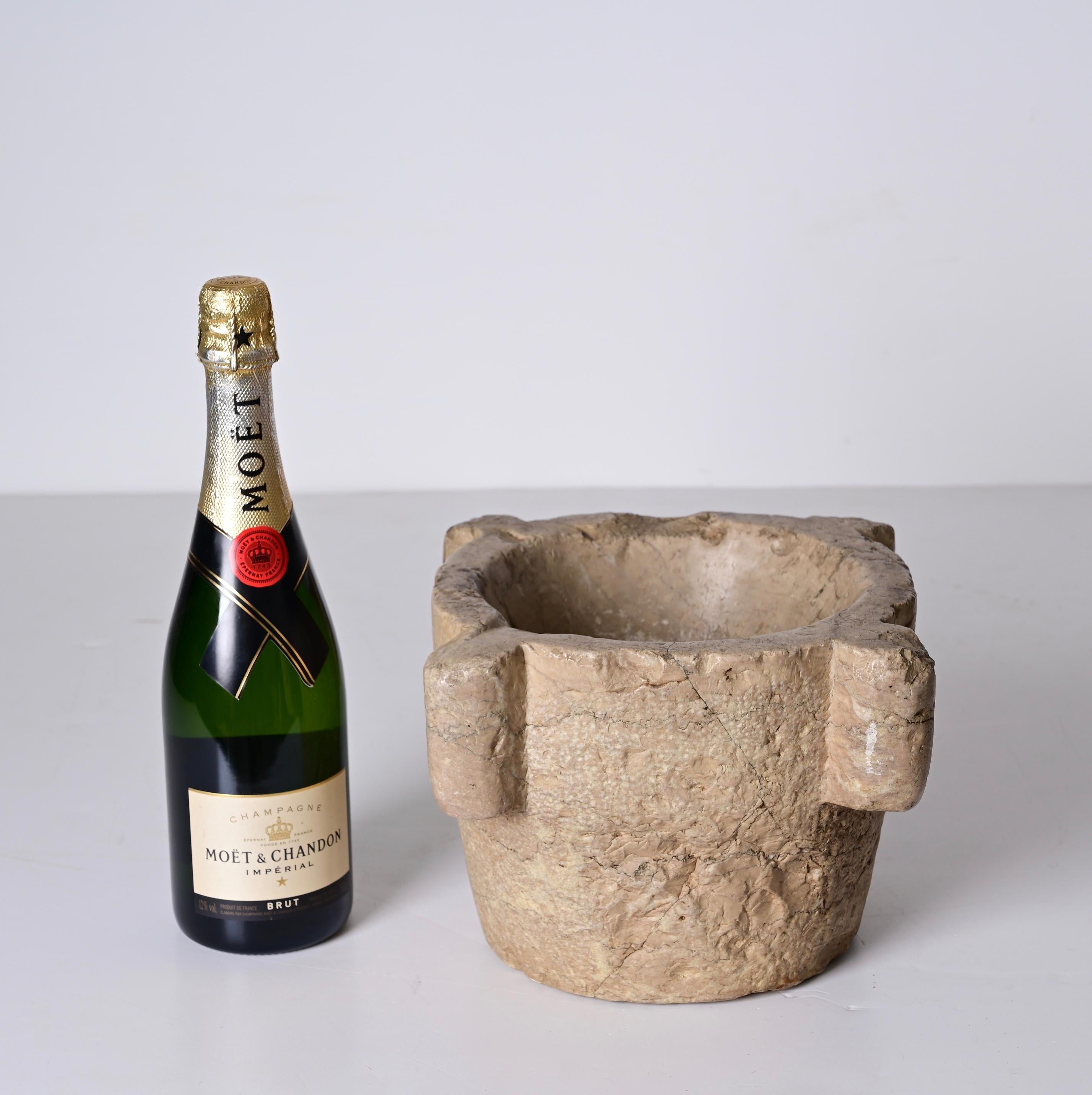 XVIII secolo Antico mortaio medievale toscano in marmo di Nembro, Italia in vendita