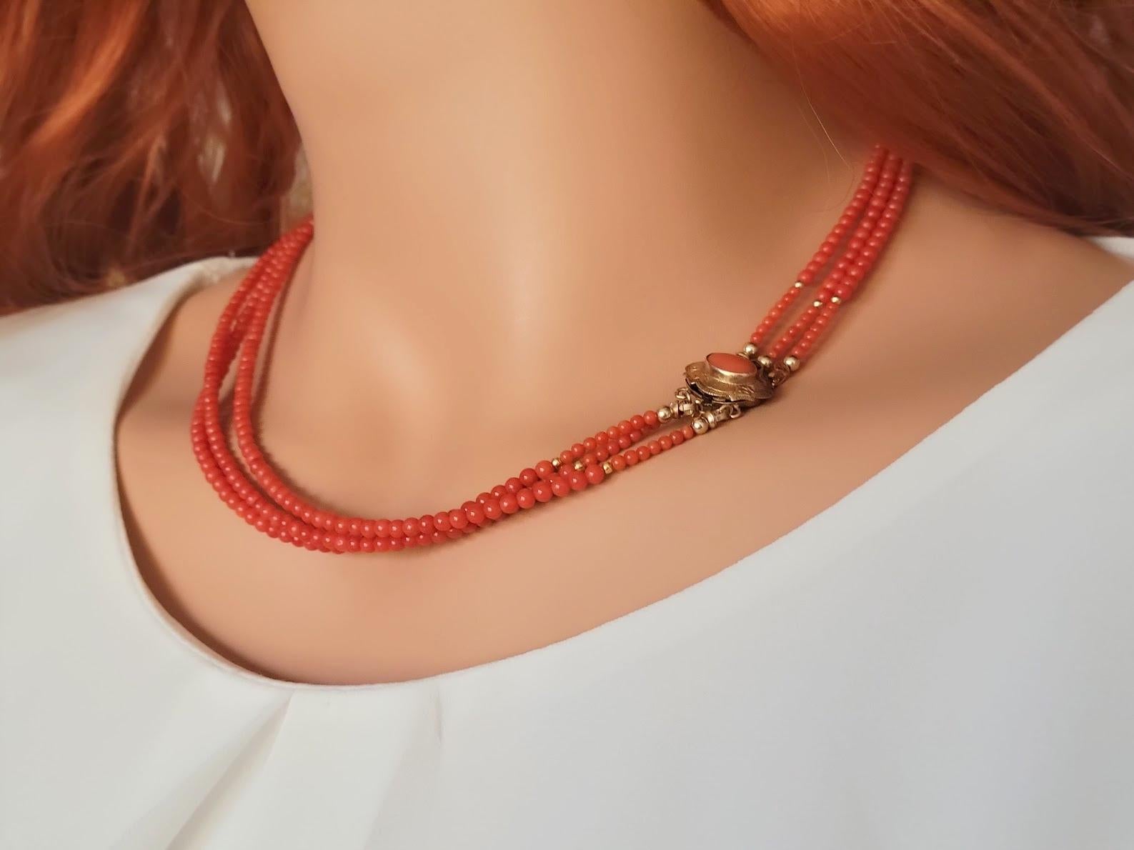 Women's Antique Mediterranean Coral Necklace late 19th century For Sale