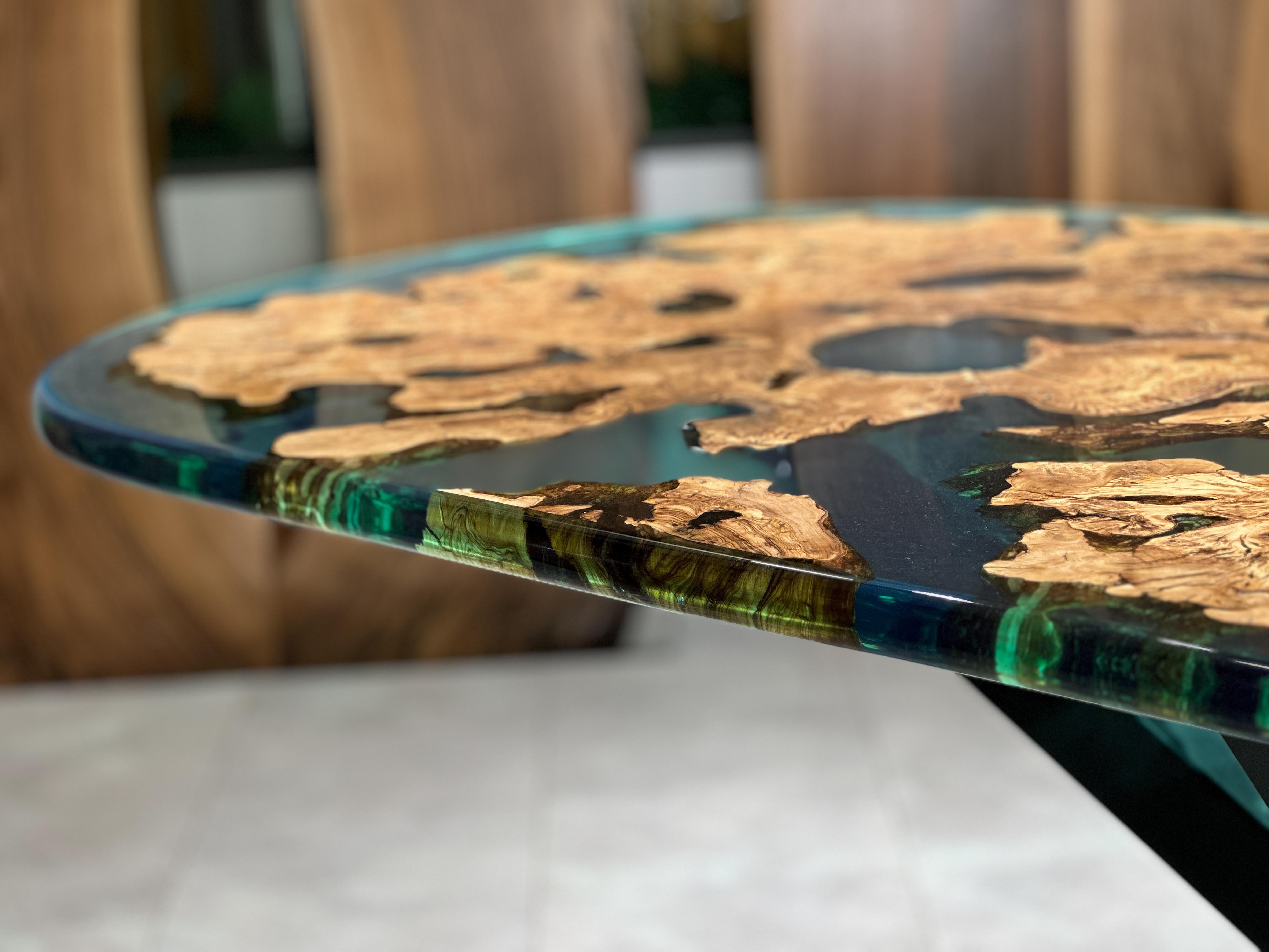 Table d'olivier en résine époxy verte

Cette table est fabriquée en bois de noyer et en époxy noir transparent. 

Des tailles, des couleurs et des finitions personnalisées sont disponibles !