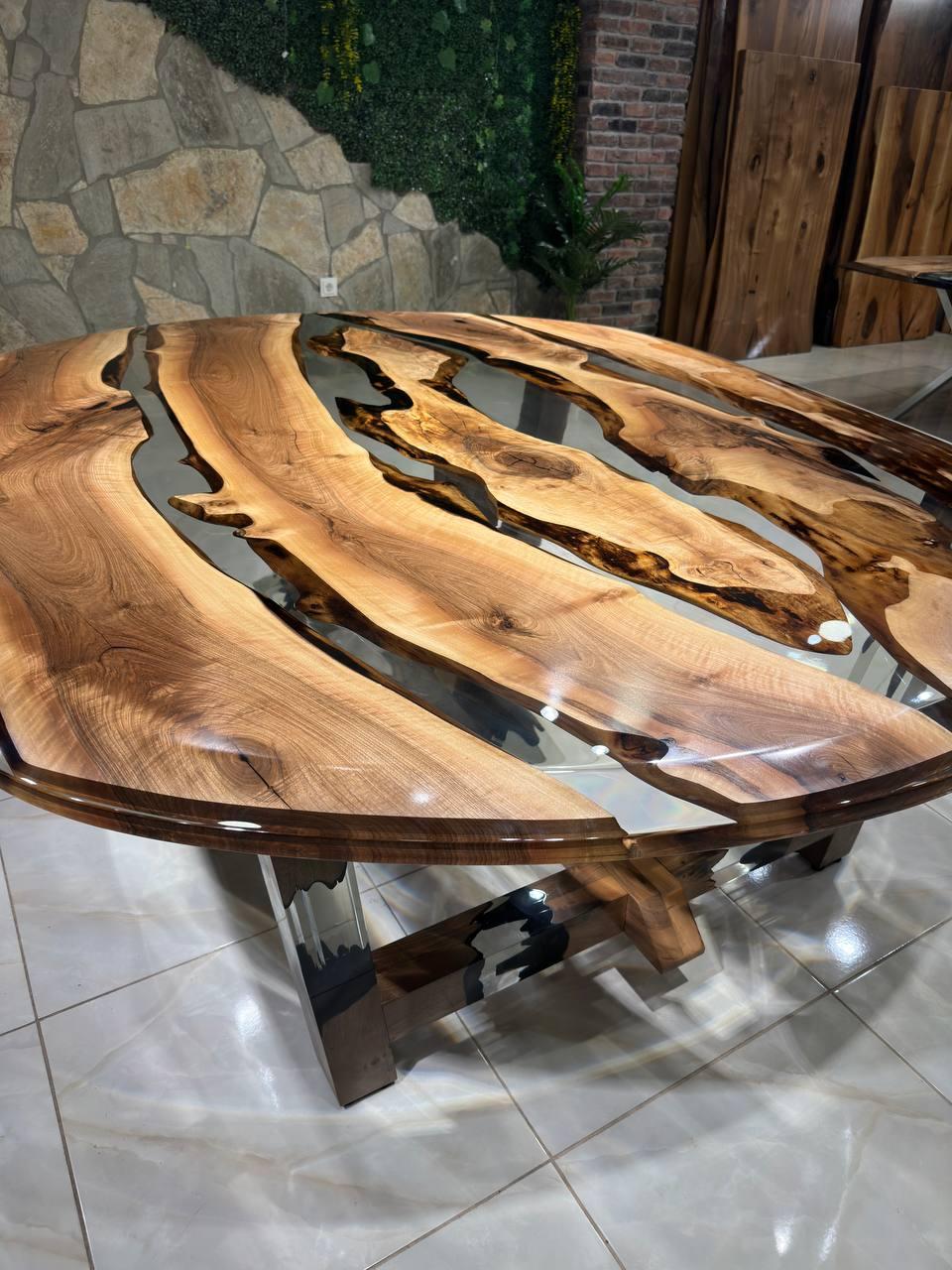 Lucidato Tavolo da pranzo ovale grande in legno di noce con resina epossidica trasparente - Tavolo ovale in vendita
