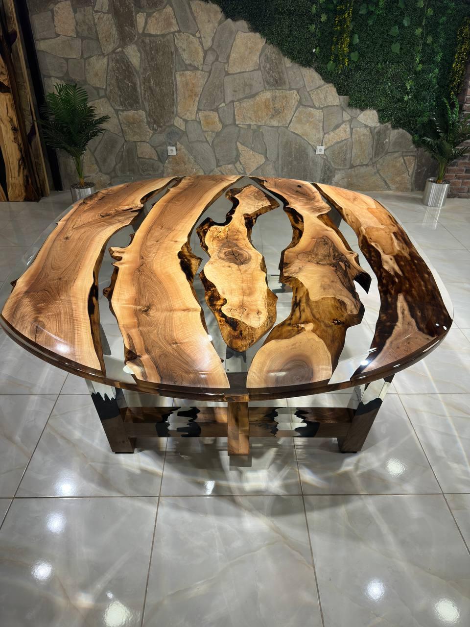 XXI secolo e contemporaneo Tavolo da pranzo ovale grande in legno di noce con resina epossidica trasparente - Tavolo ovale in vendita