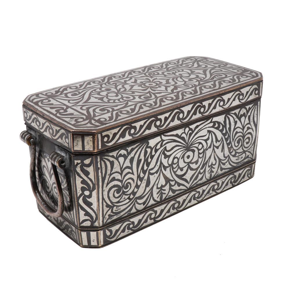 Argent Boîte de noix de bétel moyenne ancienne, Maranao, Philippines du Sud (Mindanao) en vente