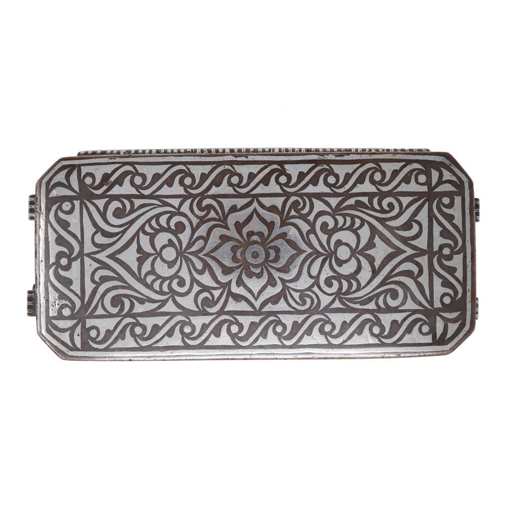 Boîte de noix de bétel moyenne ancienne, Maranao, Philippines du Sud (Mindanao) en vente 2