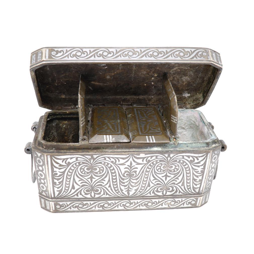 Antique Medium Maranao Betel Nut Box, Southern Philippines (Mindanao) en venta 3