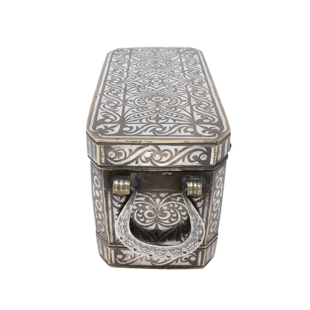 Antique Medium Maranao Betel Nut Box, Southern Philippines (Mindanao) Tribal en venta