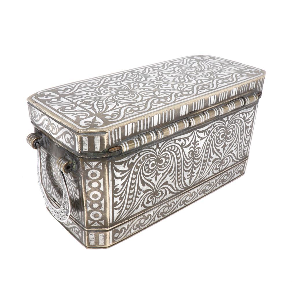 Antique Medium Maranao Betel Nut Box, Southern Philippines (Mindanao) Filipino en venta