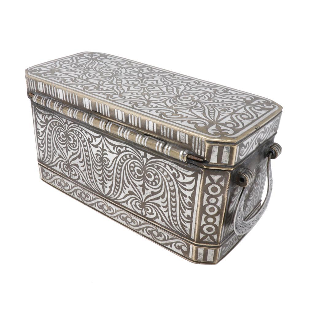 Antique Medium Maranao Betel Nut Box, Southern Philippines (Mindanao) en Bueno estado para la venta en Point Richmond, CA