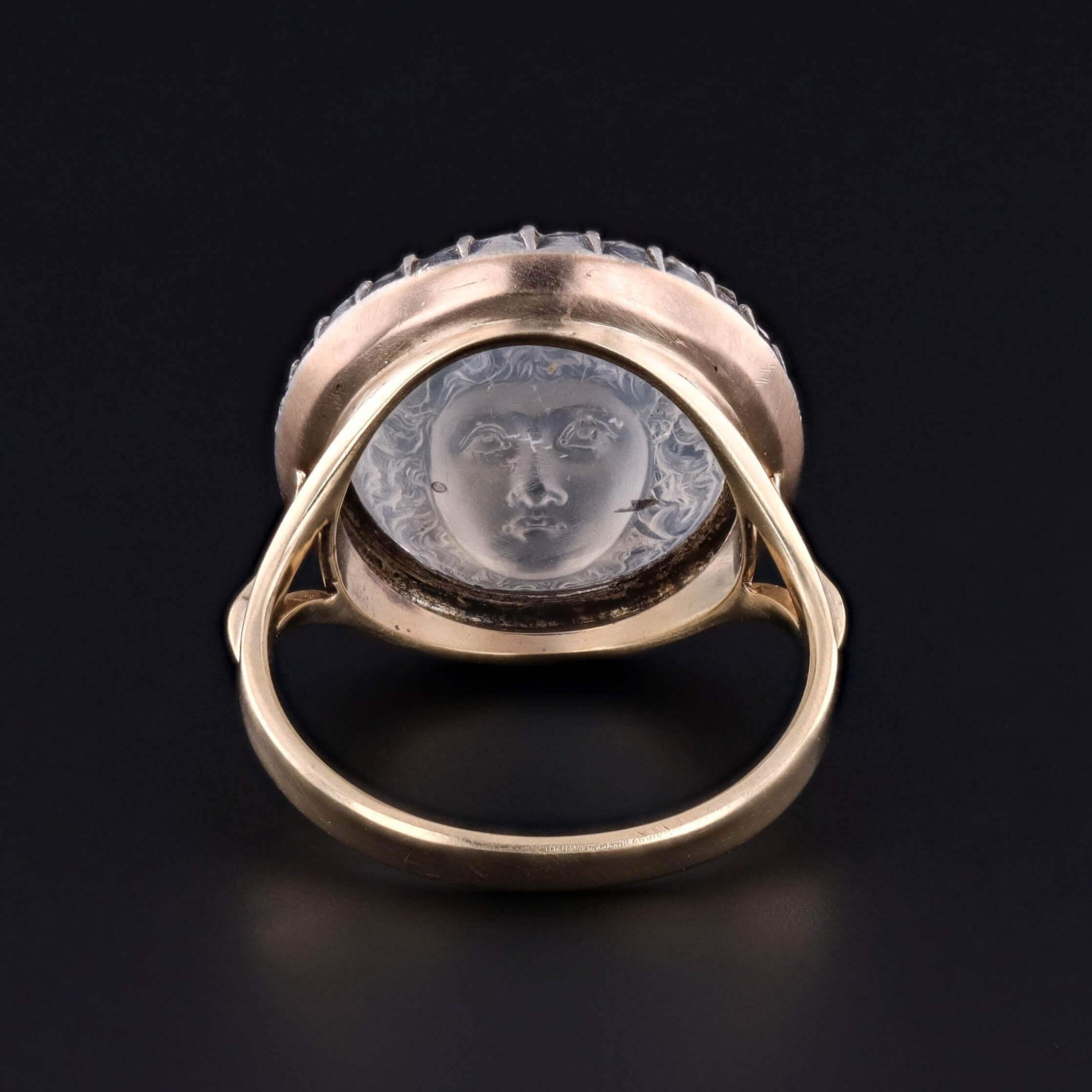 Anillo antiguo de oro de 14k con camafeo de piedra lunar Medusa en Bueno estado para la venta en Lewisburg, PA
