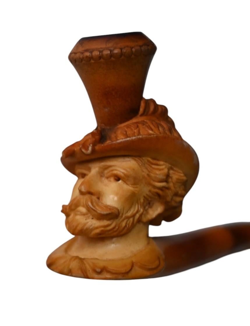 Sculpté à la main Ancienne pipe en écume de mer et ambre dans son boîtier d'origine, 19ème siècle en vente