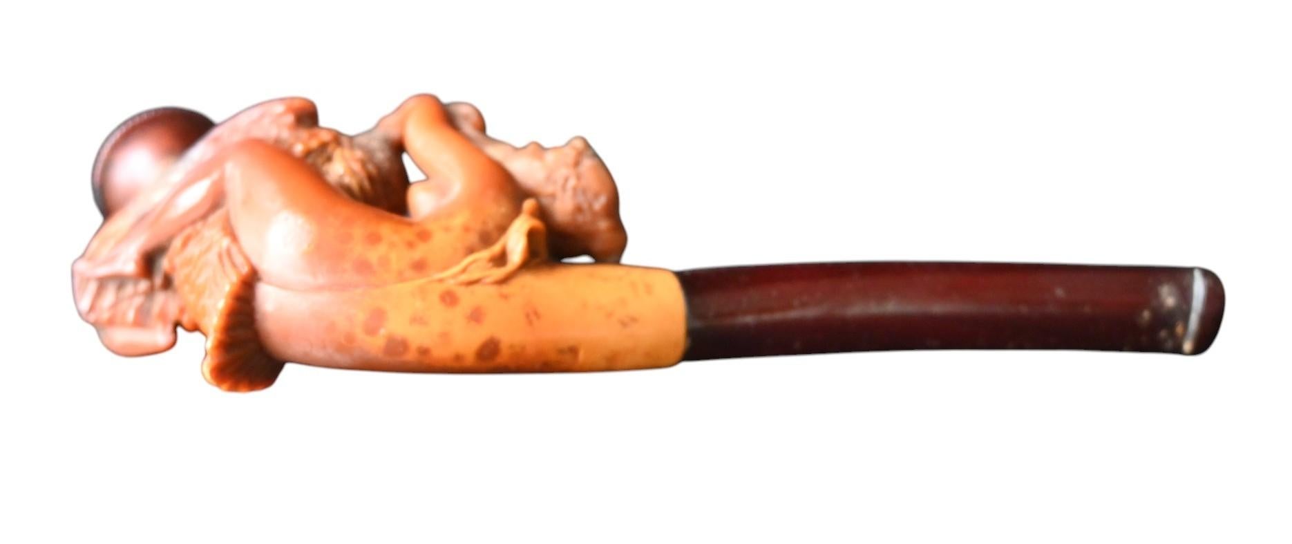 Ancienne pipe en écume - Léda et le cygne, sculpture érotique - Circa 1900 en vente 3