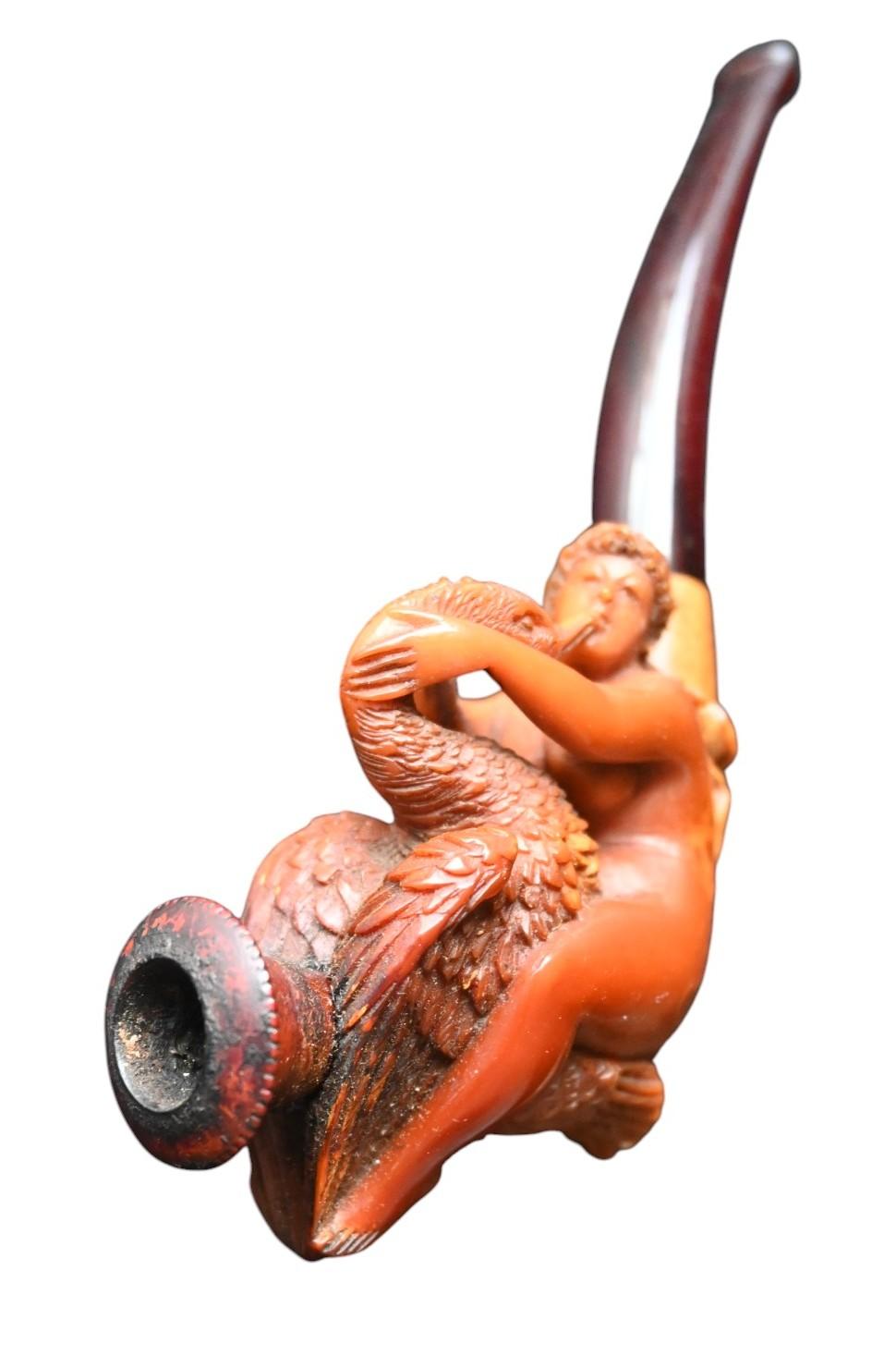 Ancienne pipe en écume - Léda et le cygne, sculpture érotique - Circa 1900 en vente 4