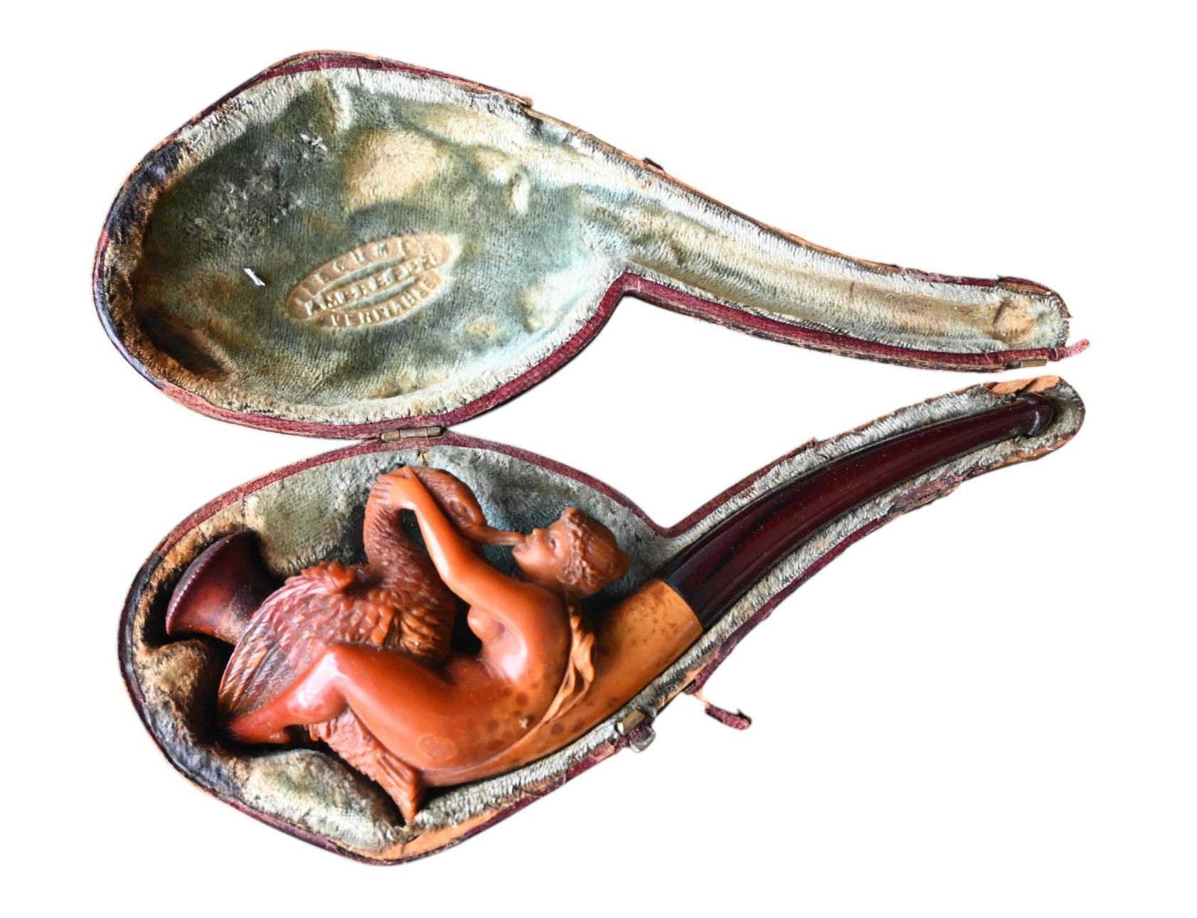 Autre Ancienne pipe en écume - Léda et le cygne, sculpture érotique - Circa 1900 en vente