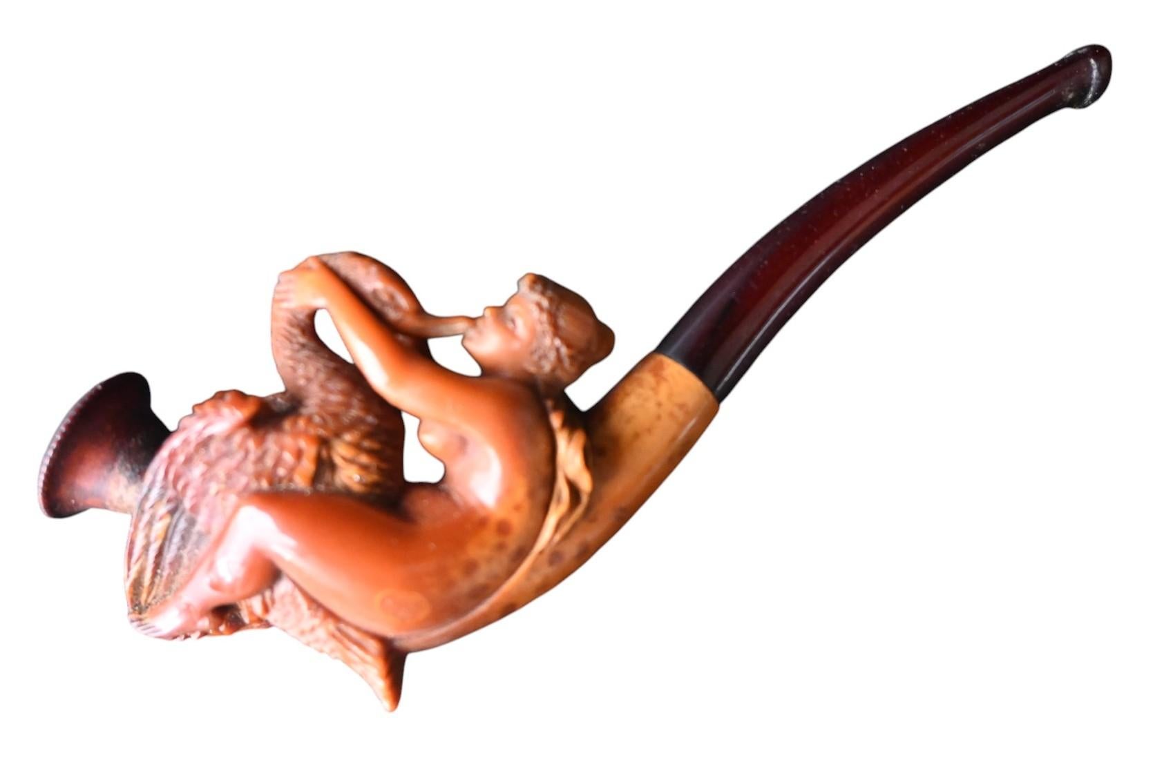 Fin du XIXe siècle Ancienne pipe en écume - Léda et le cygne, sculpture érotique - Circa 1900 en vente
