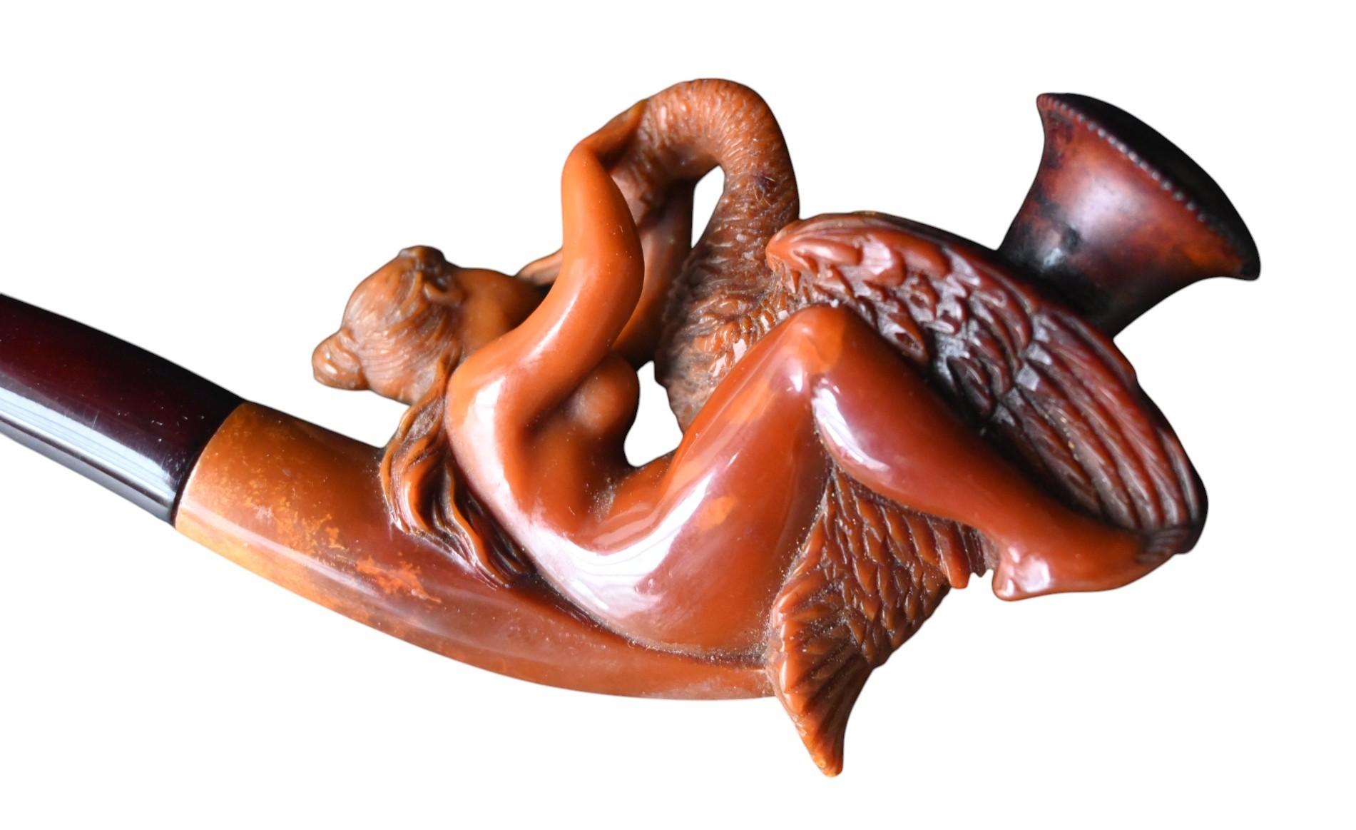 Autre Ancienne pipe en écume - Léda et le cygne, sculpture érotique - Circa 1900 en vente
