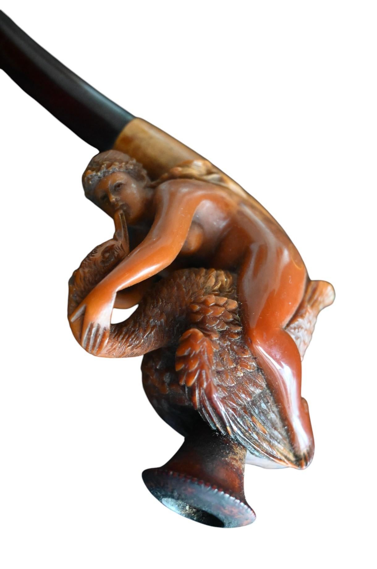 Ancienne pipe en écume - Léda et le cygne, sculpture érotique - Circa 1900 en vente 2