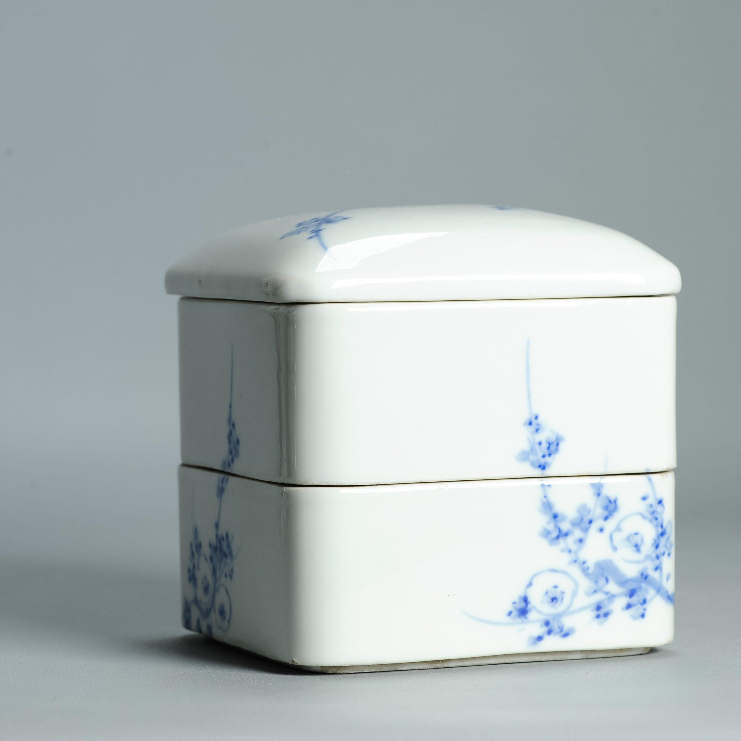 Antigua Caja de Ceremonia del Té Japonesa Jubako Ikegawa Meiji del siglo XIX Japón Porcelana en venta