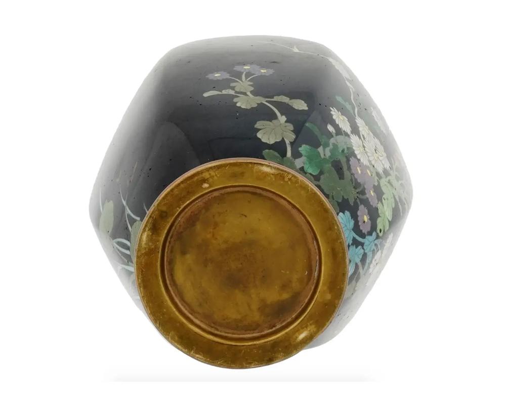 Antique Meiji Era Cloisonne Enamel Vase W Flowers In Good Condition For Sale In New York, NY
