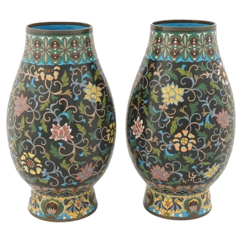 Antike japanische Cloisonné-Emaille-Vasen aus der Meiji-Ära